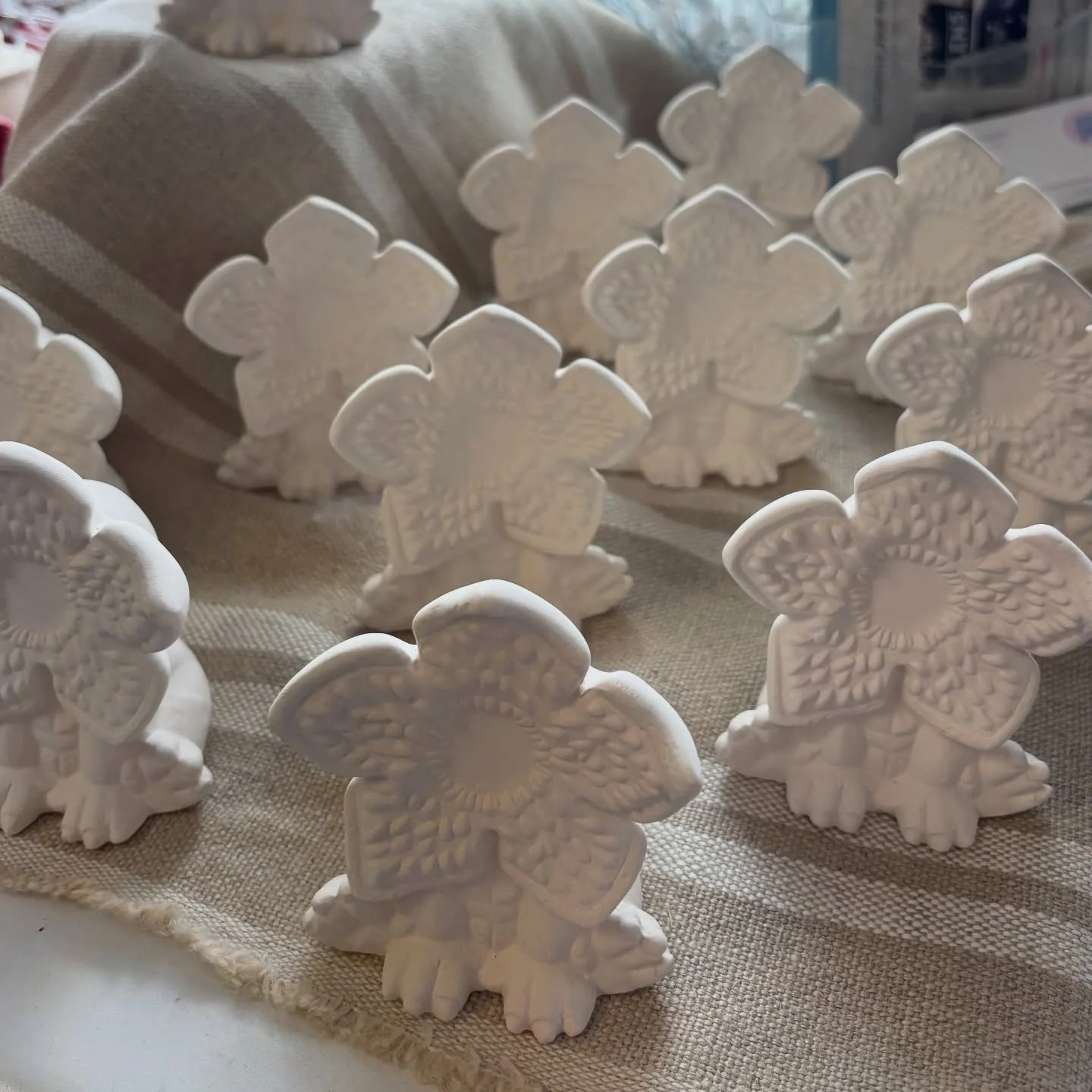 We&rsquo;ve got demo dogs!!! We&rsquo;re OPEN all weekend long for painting! Hopct.com 

#paintyourownpottery&nbsp;#handsonpotteryct&nbsp;#pottery&nbsp;#familyfun&nbsp;#kids&nbsp;kidfriendly&nbsp;mommyandme&nbsp;birthday&nbsp;holiday&nbsp;christmas&n