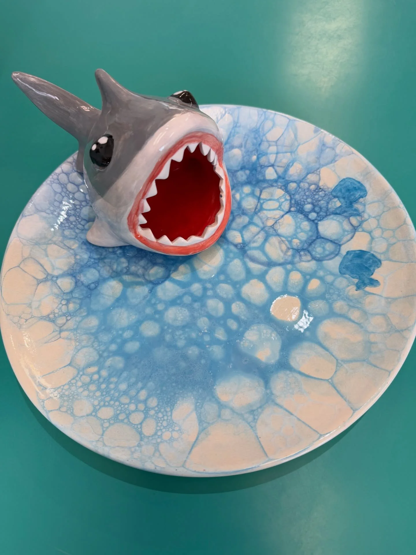 Check out this SHARK-CUTERIE bubble plate made for sushi! 🦈🍱. Hopct.com 

#potterypainting #paintyourownpottery, #pyop #potterystudio #handsonpotteryct