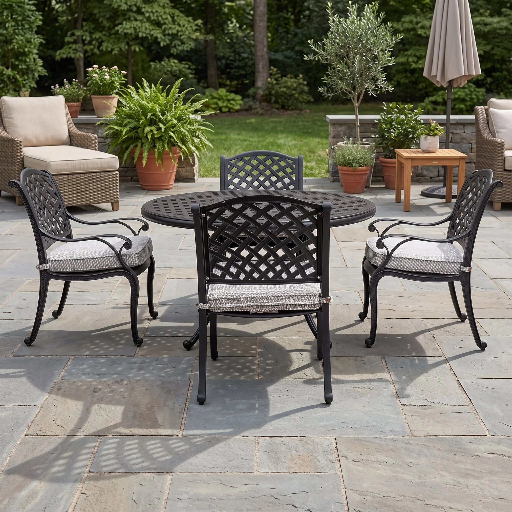 Castle Rock 5-Piece Round Dining Set With 4 Arm Chairs