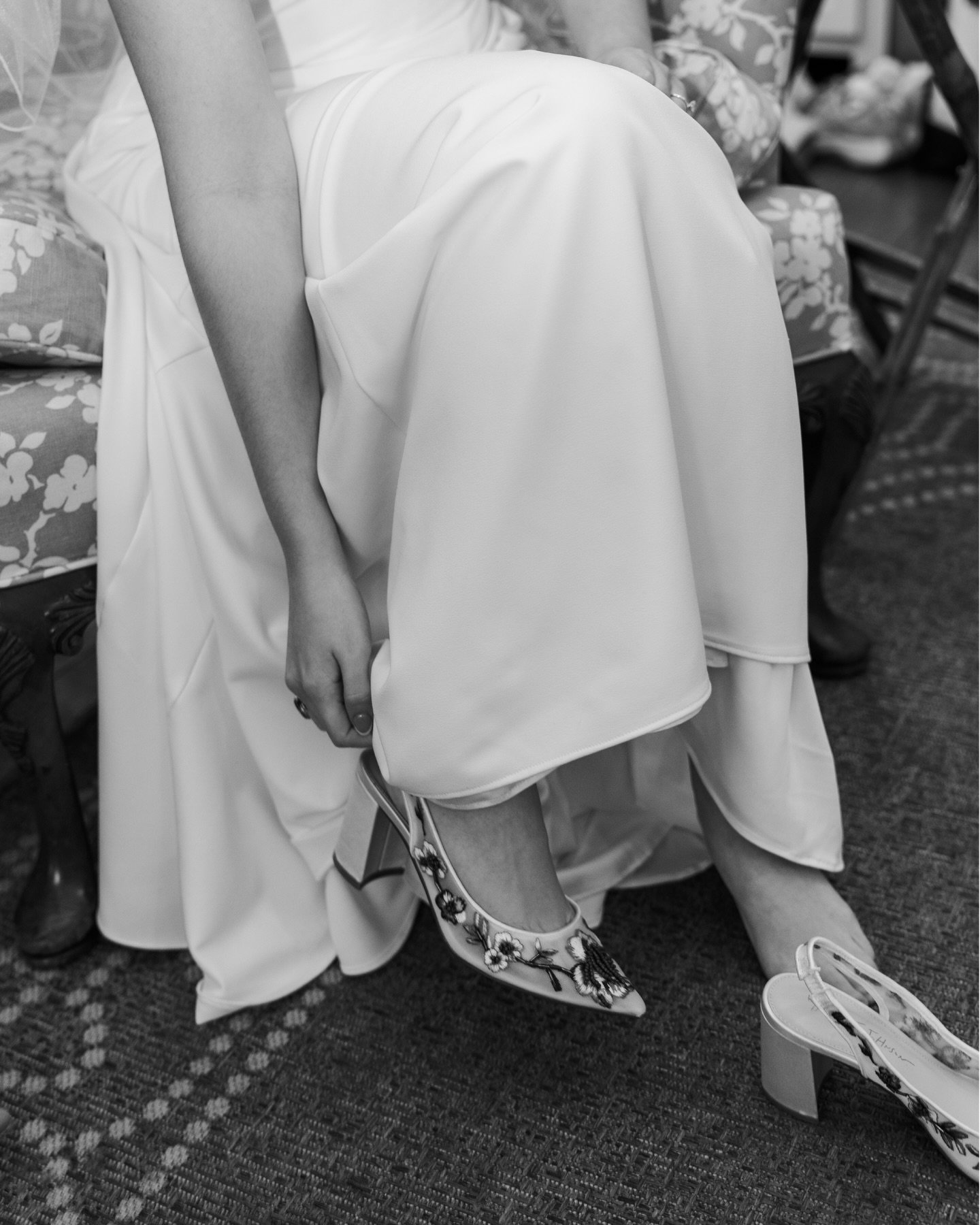 Mrs. Walters 🤍

Some getting ready moments from Gracie &amp; Sam&rsquo;s wedding day. I&rsquo;m finishing up editing their gallery right now &amp; just can&rsquo;t wait to share the rest of the photos!

-

#WeddingPhotography #StanDaretoPost Upstate