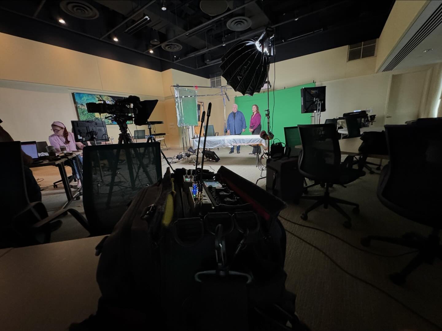 a little green screen shoot from last month

nothing but absolute love for my @wisycom MCR54 and MTP61s paired with some @dpa_microphones 4661s makes my days easier