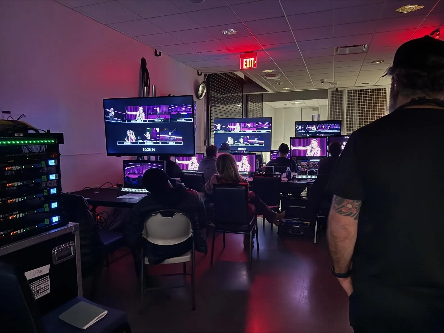 A BTS look at a Netflix comedy special shoot from last year. 

A Total of 17 mics rigged to capture audience reaction and laughter. 

4 channels of in-house @sennheiser 6000s HHs for talent. Running two separate racks the other for complete power and