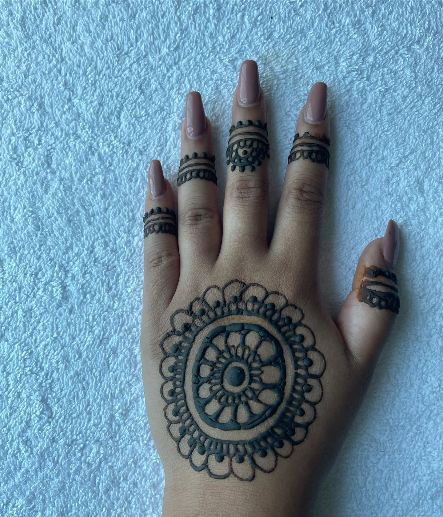 Hi everyone! My name&rsquo;s Anum &amp; welcome to my mehndi page! I have been doing mehndi over the past couple of years now as a hobby, and thought I would take it a step further. 

I am self taught and LOVE to cater designs towards specific events