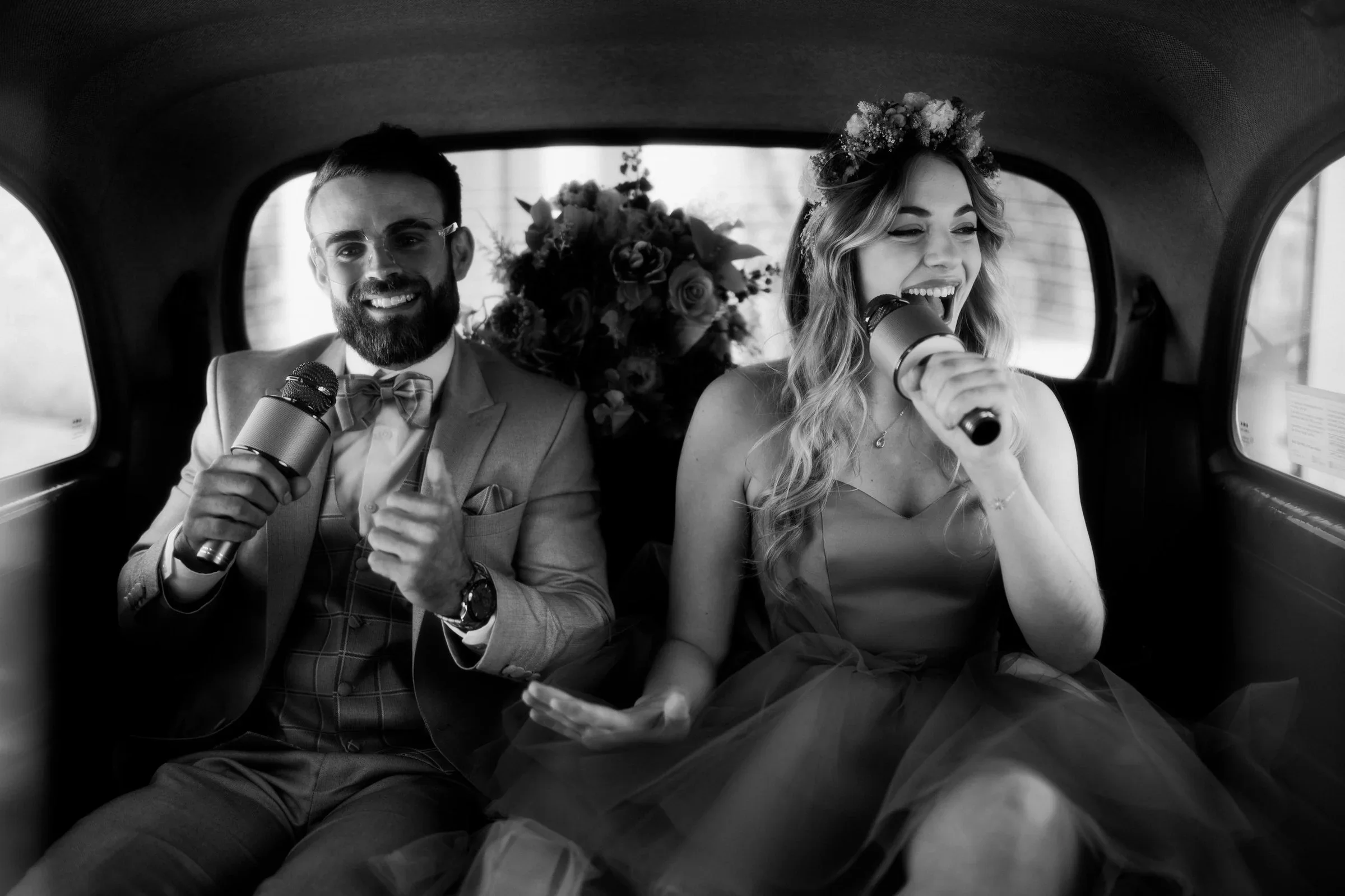 editorial-barbie-details-decoration-rose-cote-azur-photographe-mariage-video-mariage-the-wild-strawberry.webp