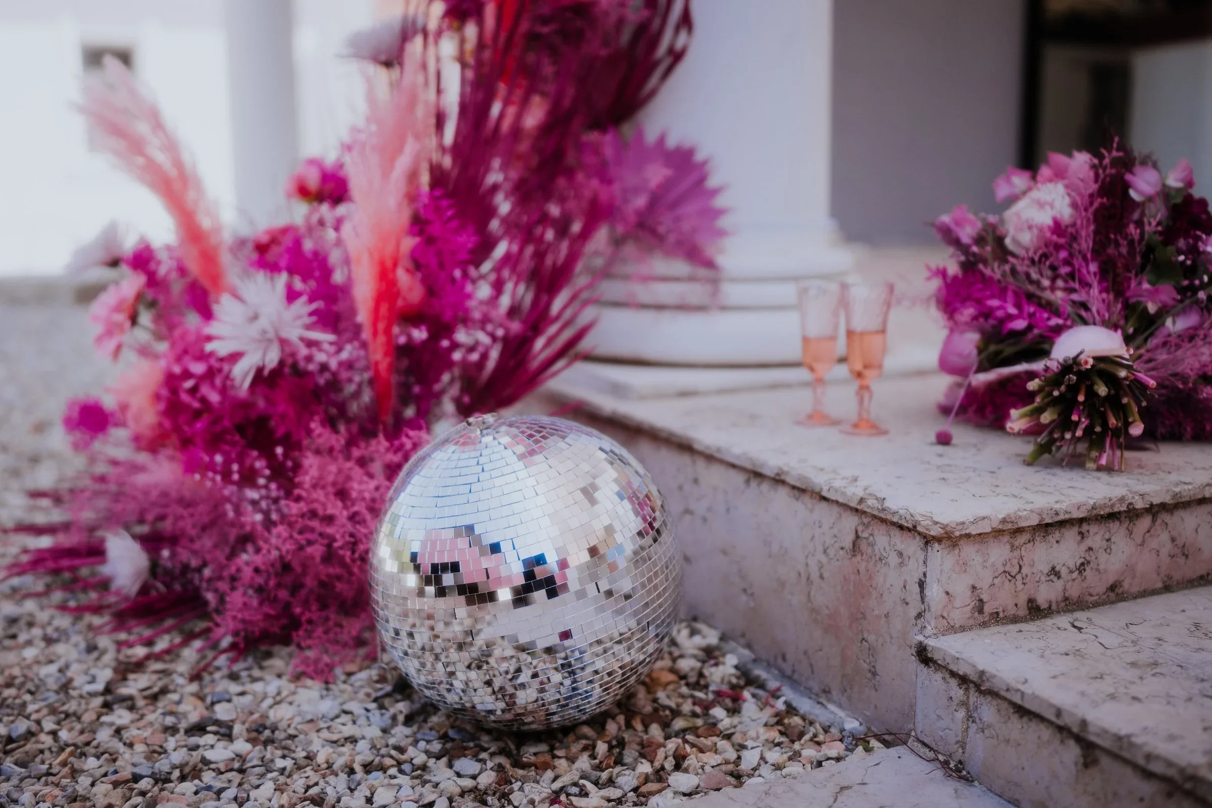 editorial-barbie-portrait-mariee-french-riviera-photographe-mariage-video-mariage-the-wild-strawberry.webp