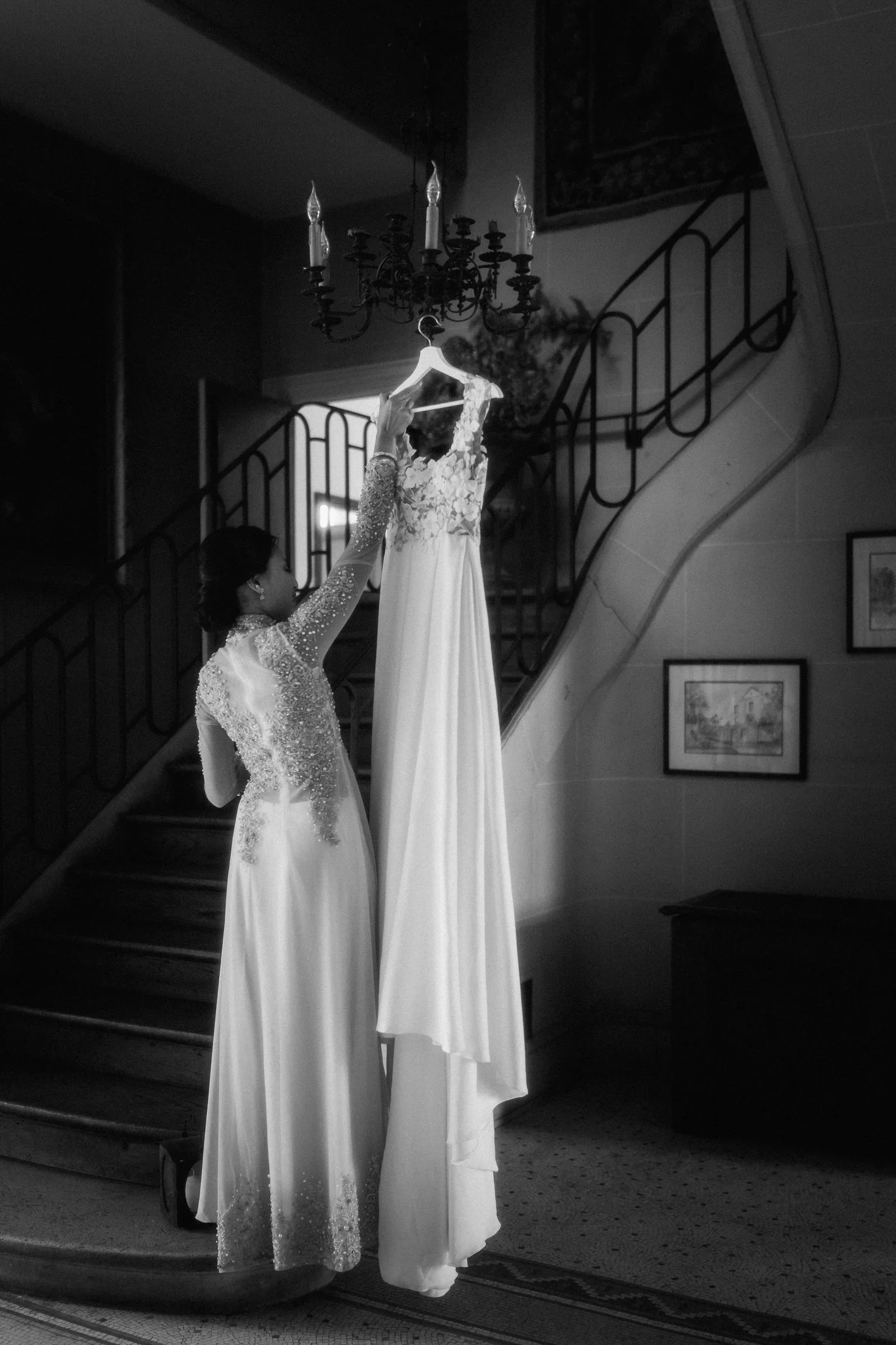couple-mariage-asiatique-tenue-ao-dai-destination-wedding-photographe-mariage-video-mariage-the-wild-strawberry.webp