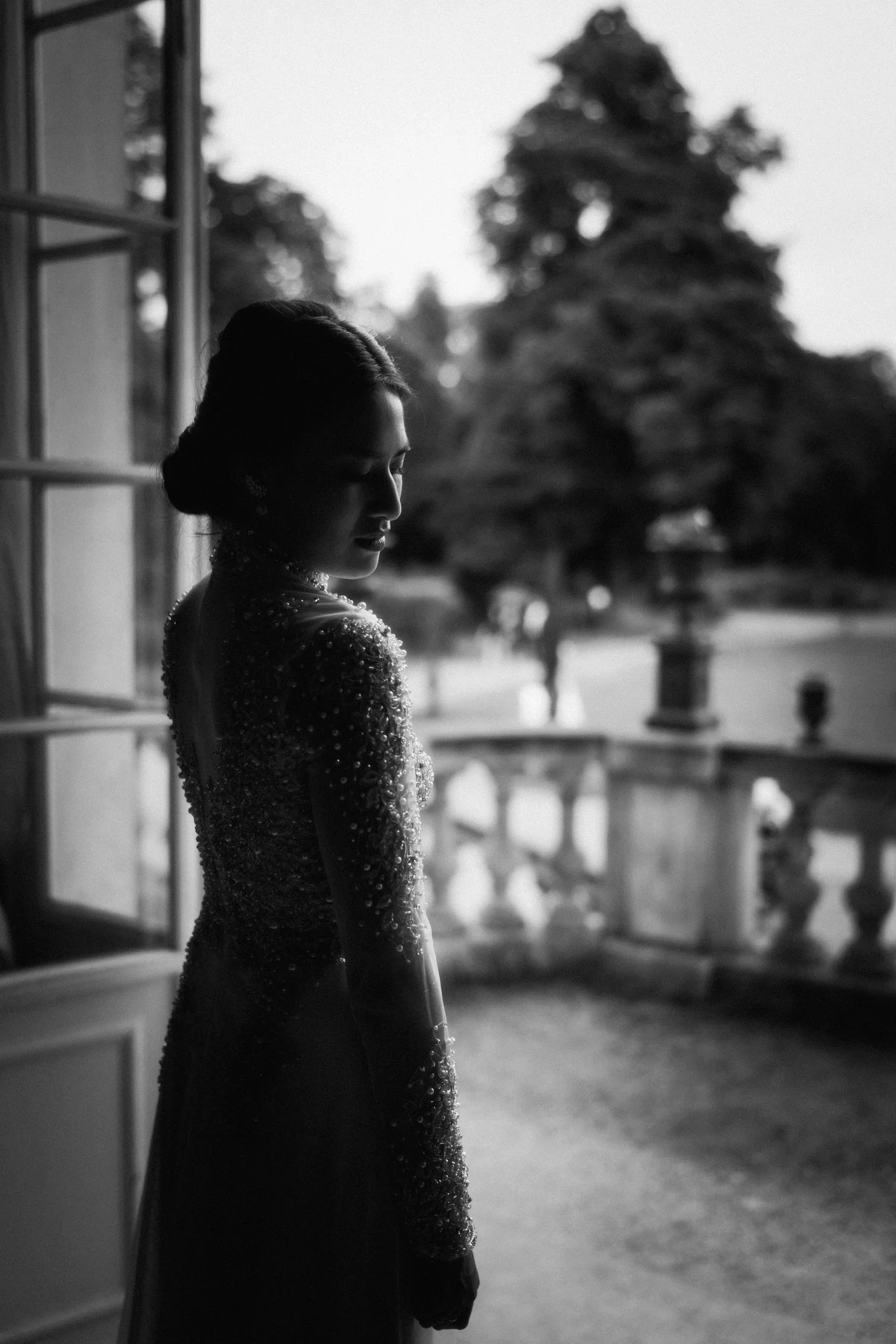 mariage-vietnamien-tenue-traditionnelle-portrait-photographe-mariage-video-mariage-the-wild-strawberry.webp