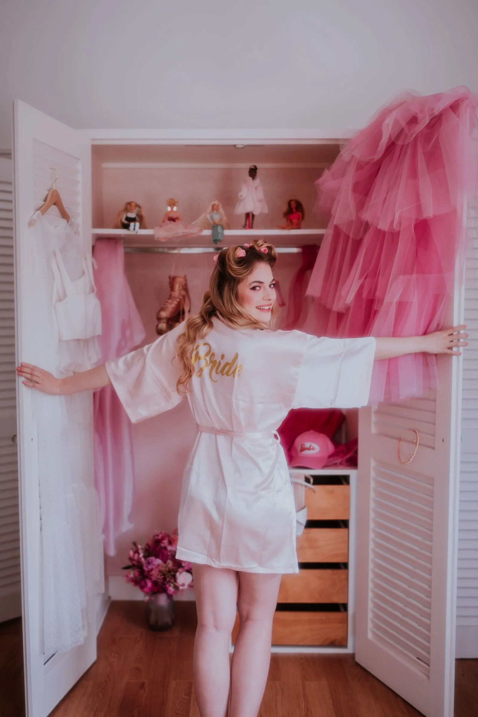 mariee-preparation-barbie-rose-cote-azur-french-riviera-photographe-mariage-video-mariage-the-wild-strawberry.webp