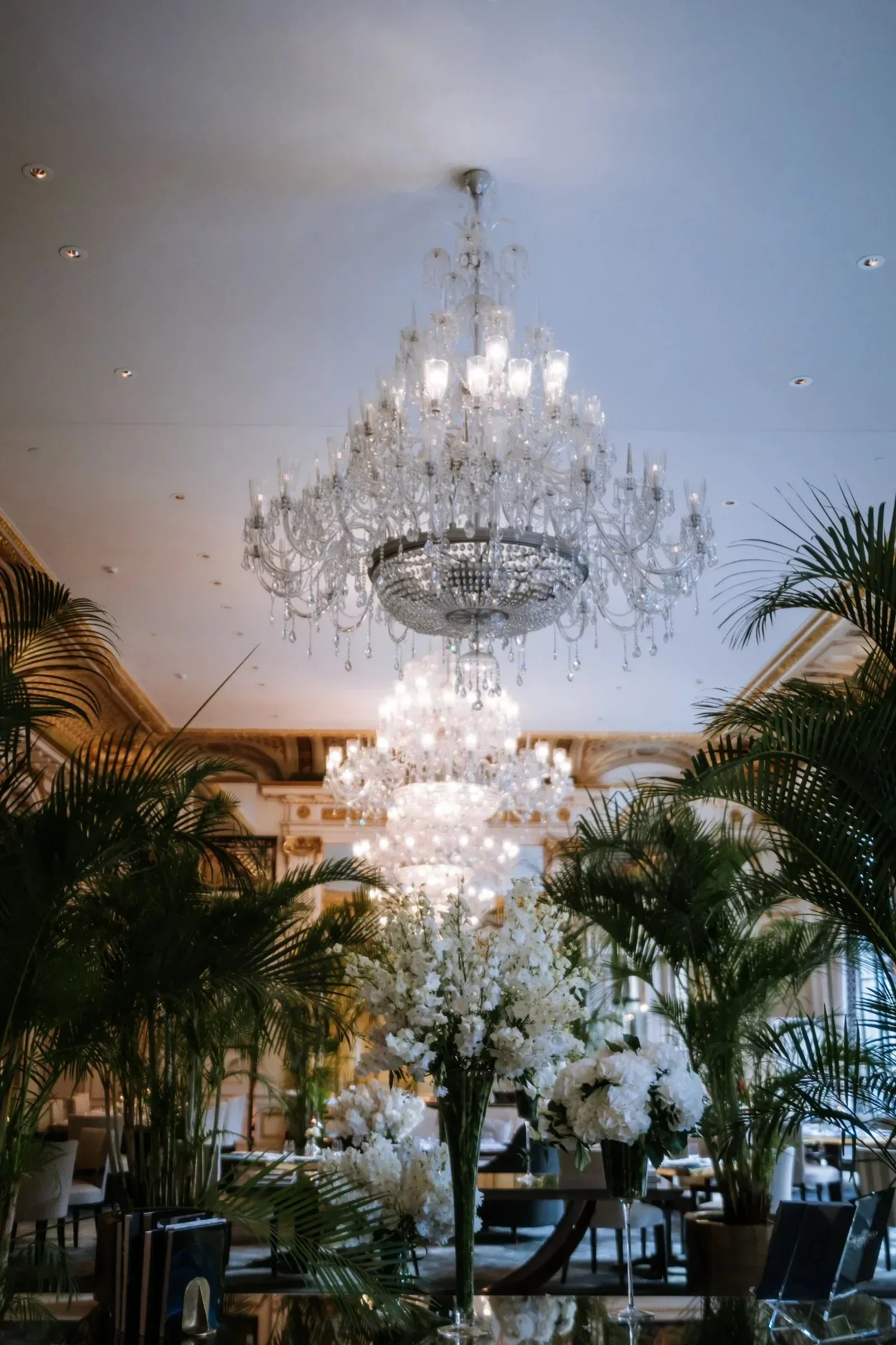 fiancailles-hotel-peninsula-paris-luxe-ritz-photographe-mariage-video-mariage-the-wild-strawberry.webp