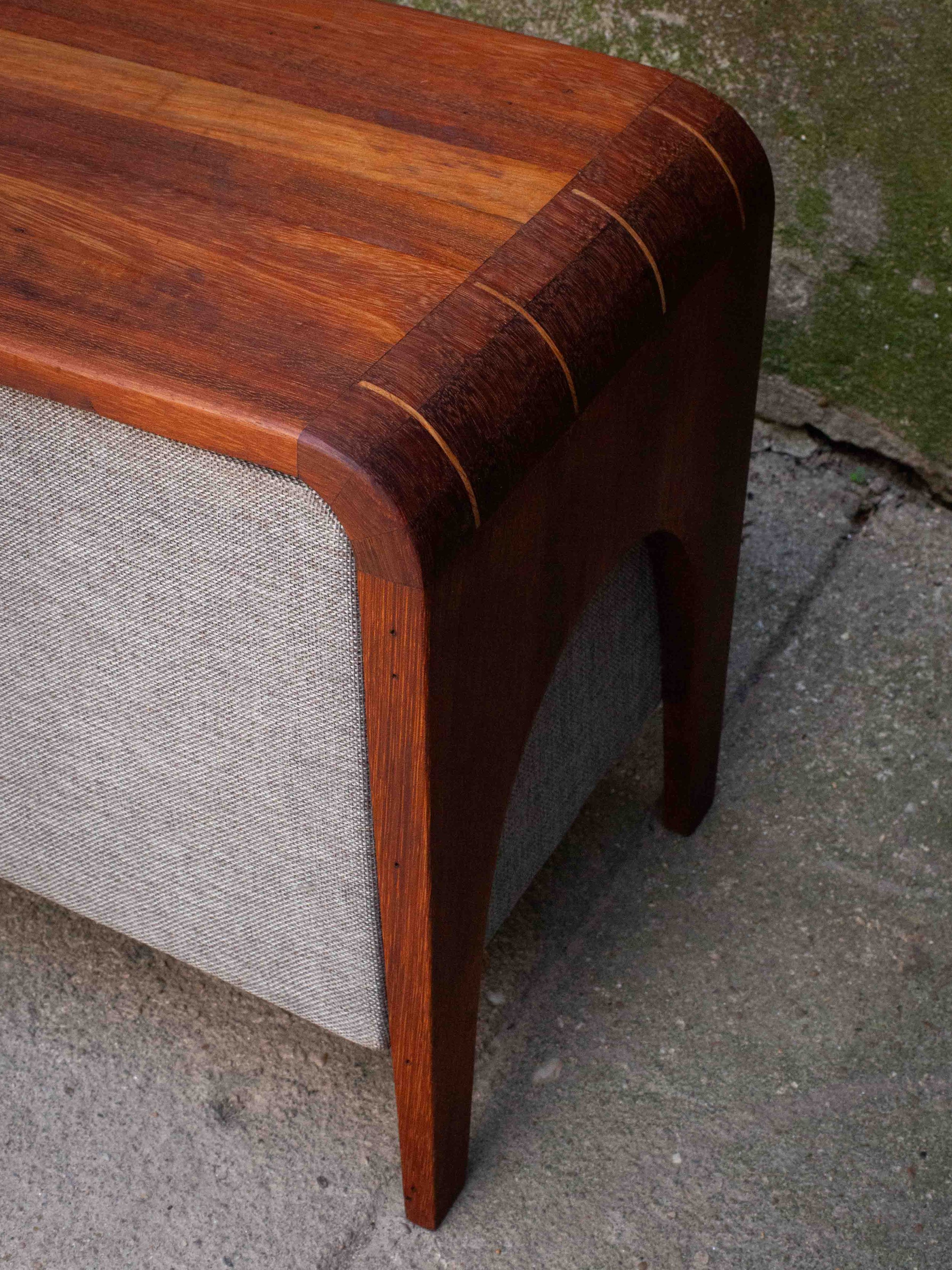 media console / 2026