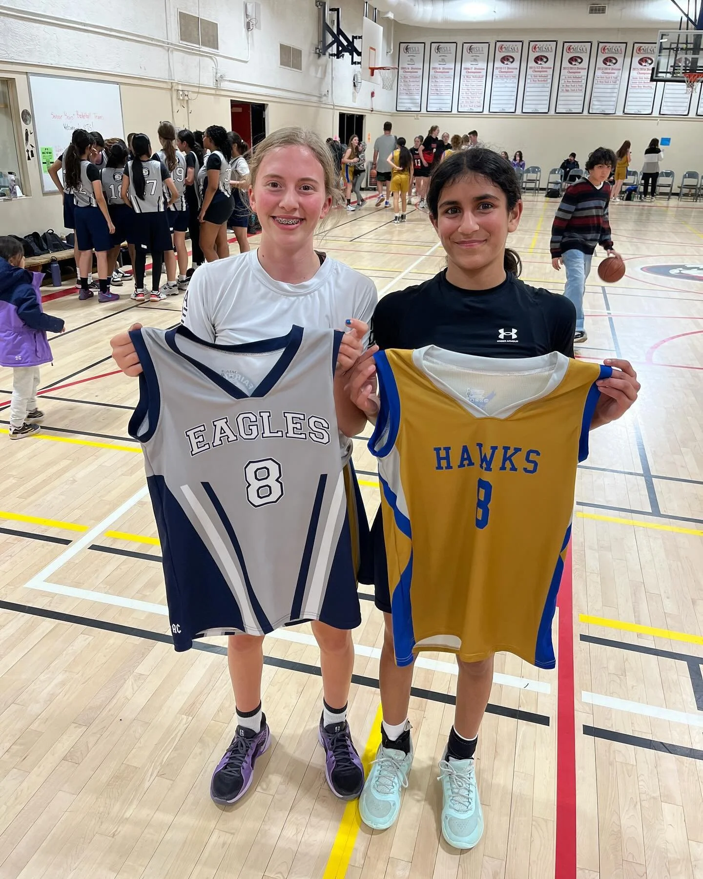 Jersey swap with my twinnnn 🤞💙💙
@simret_30 
#yourtuff #loveyou #teammate #tuff #hooper #twin #baller #goodgame #basketball #playhard #ballhard
