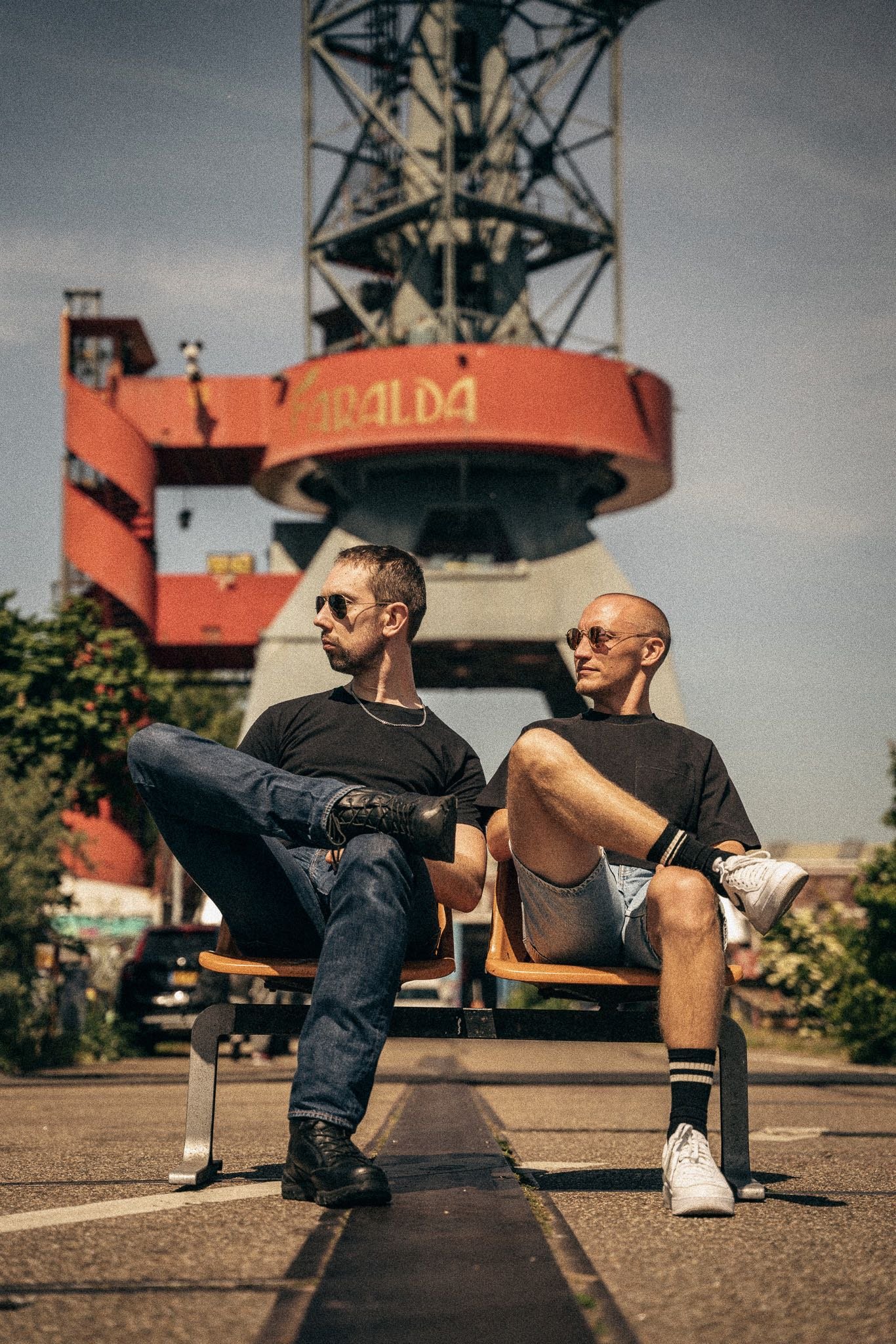 dating photoshoot portfolio met vrienden chillen, NDSM werf Amsterdam