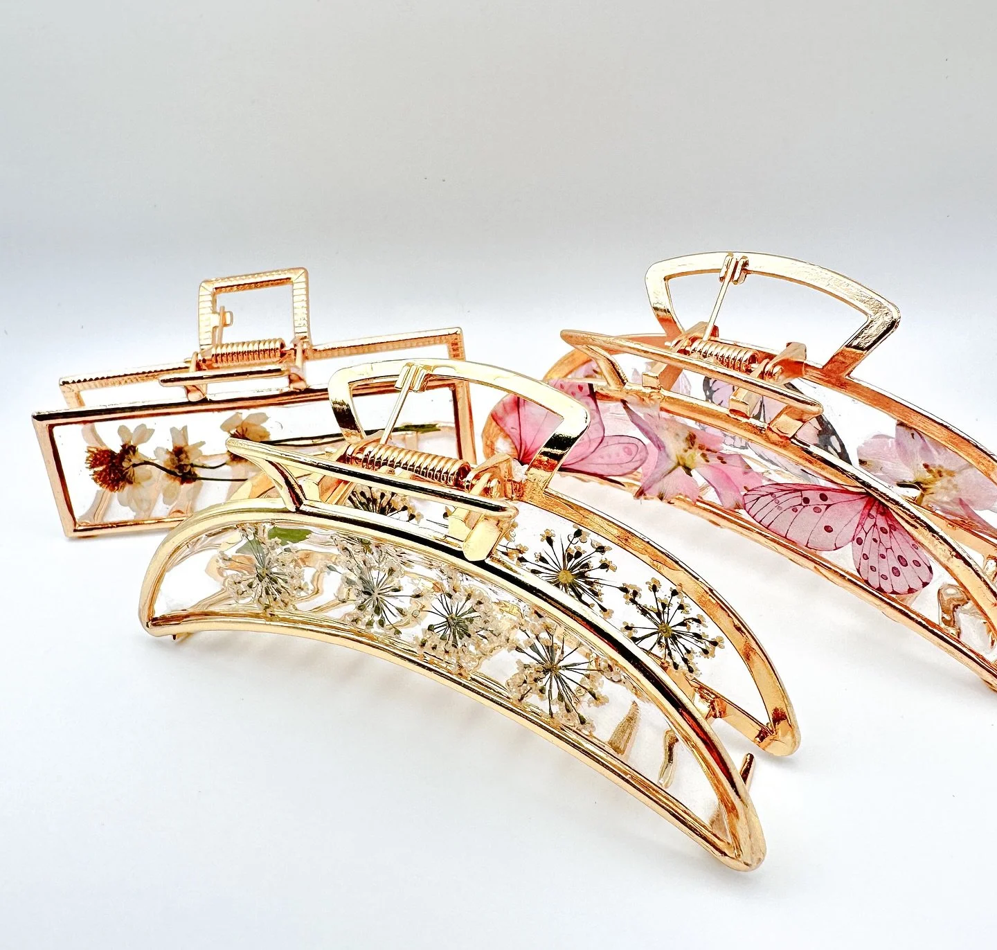 Sneak peak at some new jaw hair clips with dried Blooms! Adding to the website this season 🎀
#hairaccesories #jawclips #freshblooms #tistheseason #shoplocal #winstonsalem #resinclips