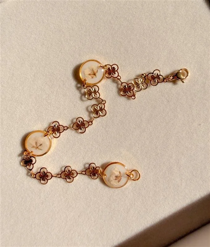 White and Gold Baby's Breath