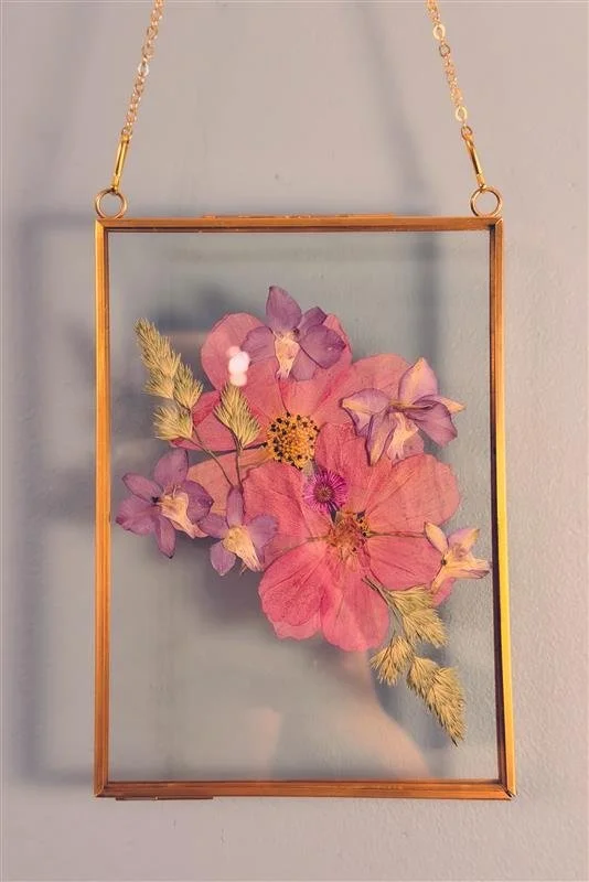 5 x 7 Gold Chain & Frame