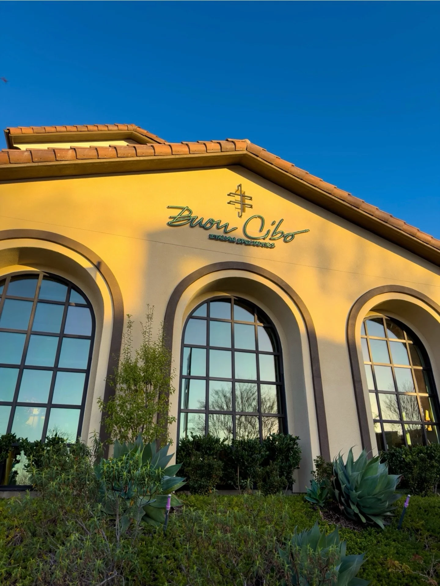 That golden hour glow hits different when there&rsquo;s fresh-sliced prosciutto, warm pinsa, and 102 hand-selected Italian wines waiting on the other side of those doors.

Your neighborhood Italian market is open. Come hungry.

📍 10380 Spring Canyon