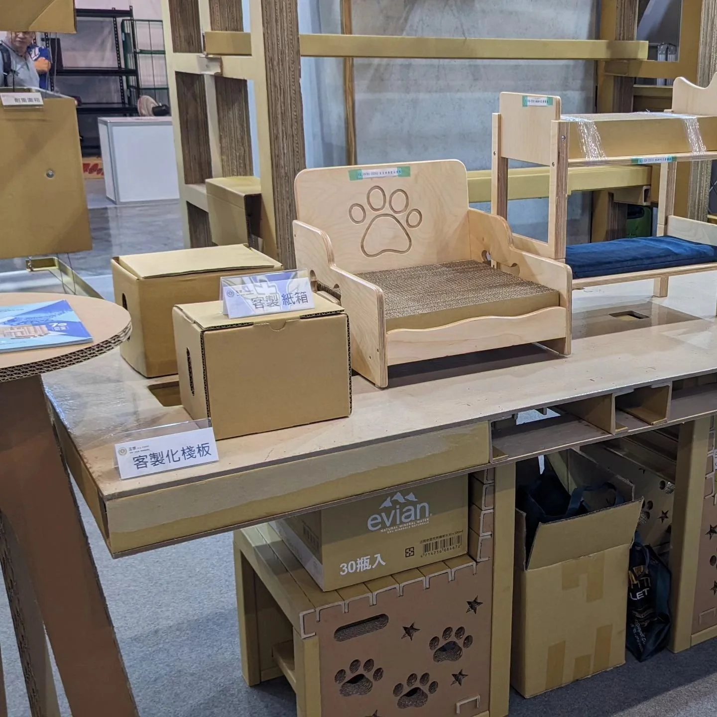 Cardboard furniture or pallets 

#automatica
#automation
#recycling
#cardboards