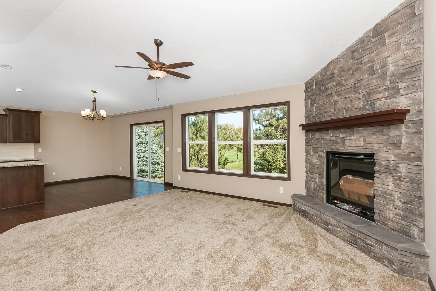 13770 Prairie Rd Becker MN-large-008-17-Living Room-1500x1000-72dpi.jpg