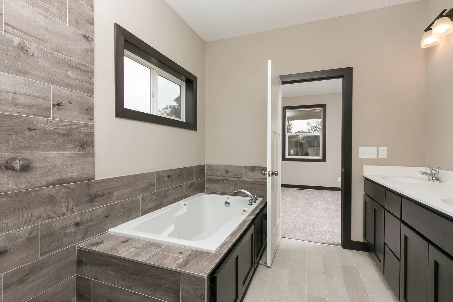 4392 118th Ave NE Blaine MN-large-016-12-Master Bathroom-1500x1000-72dpi.jpg