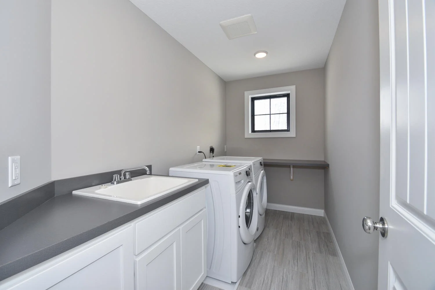 14228 Packard St NE Ham Lake-large-033-40-Laundry-1500x1000-72dpi.jpg