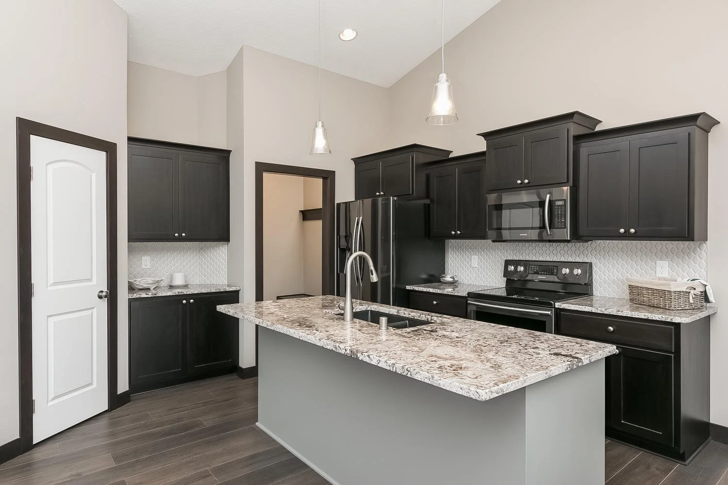 3924 193rd Lane NW Oak Grove-large-013-6-Kitchen-1500x1000-72dpi.jpg