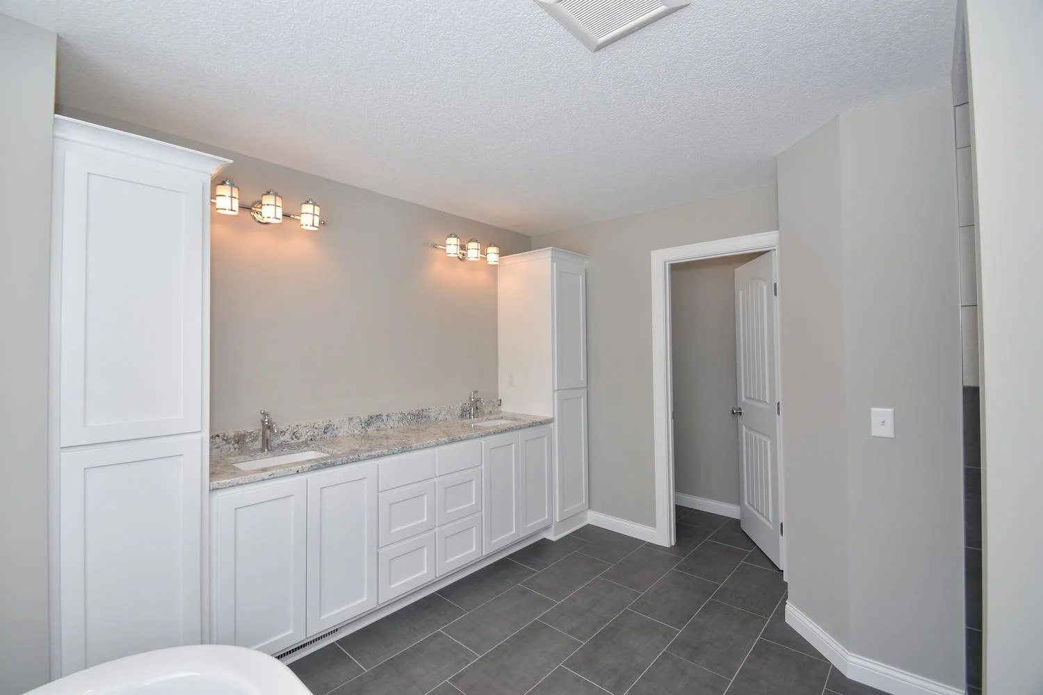 14228 Packard St NE Ham Lake-large-023-20-Master Bathroom-1500x1000-72dpi.jpg