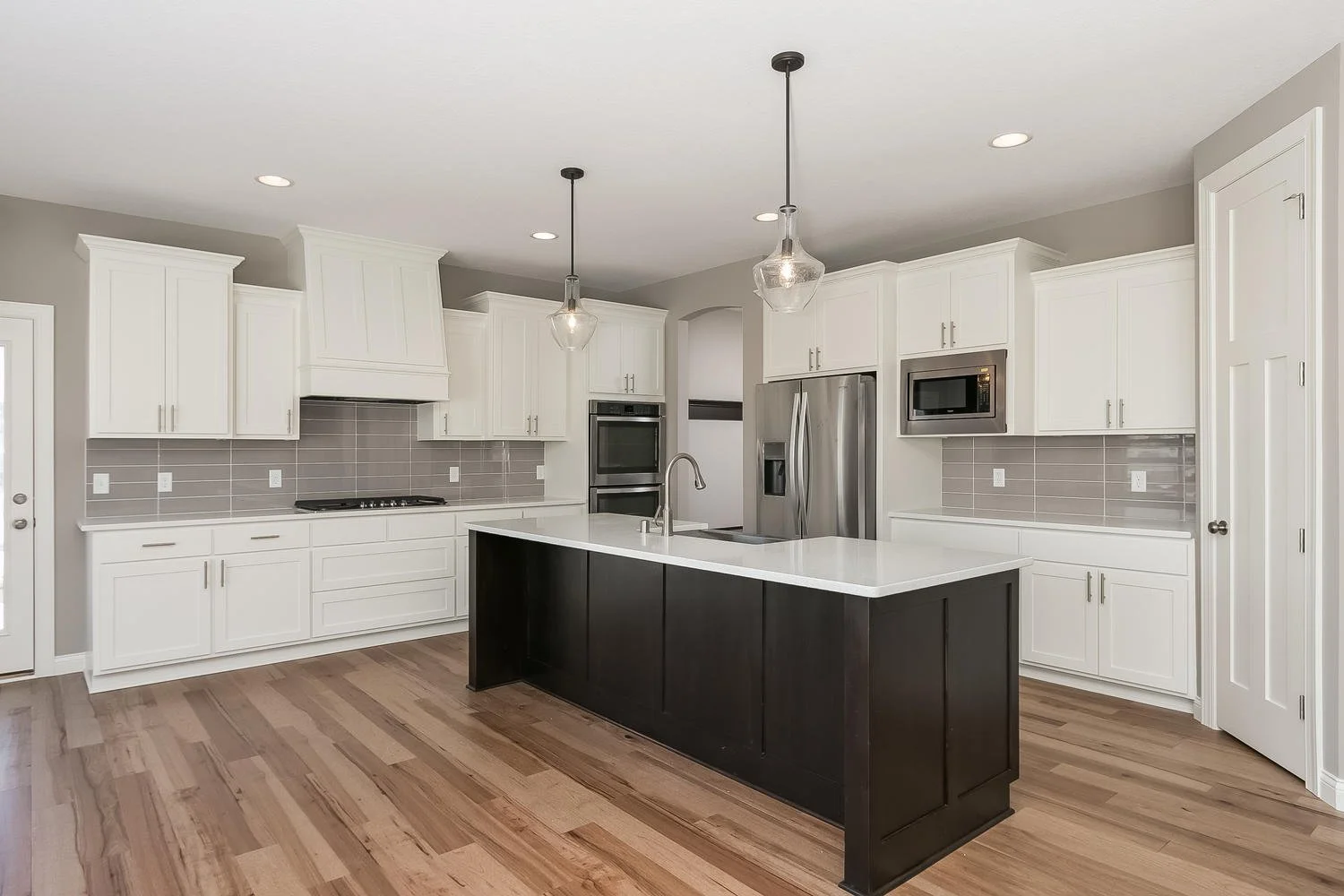 11942 Woodland Pkwy NE Blaine-large-011-17-Kitchen-1500x1000-72dpi.jpg