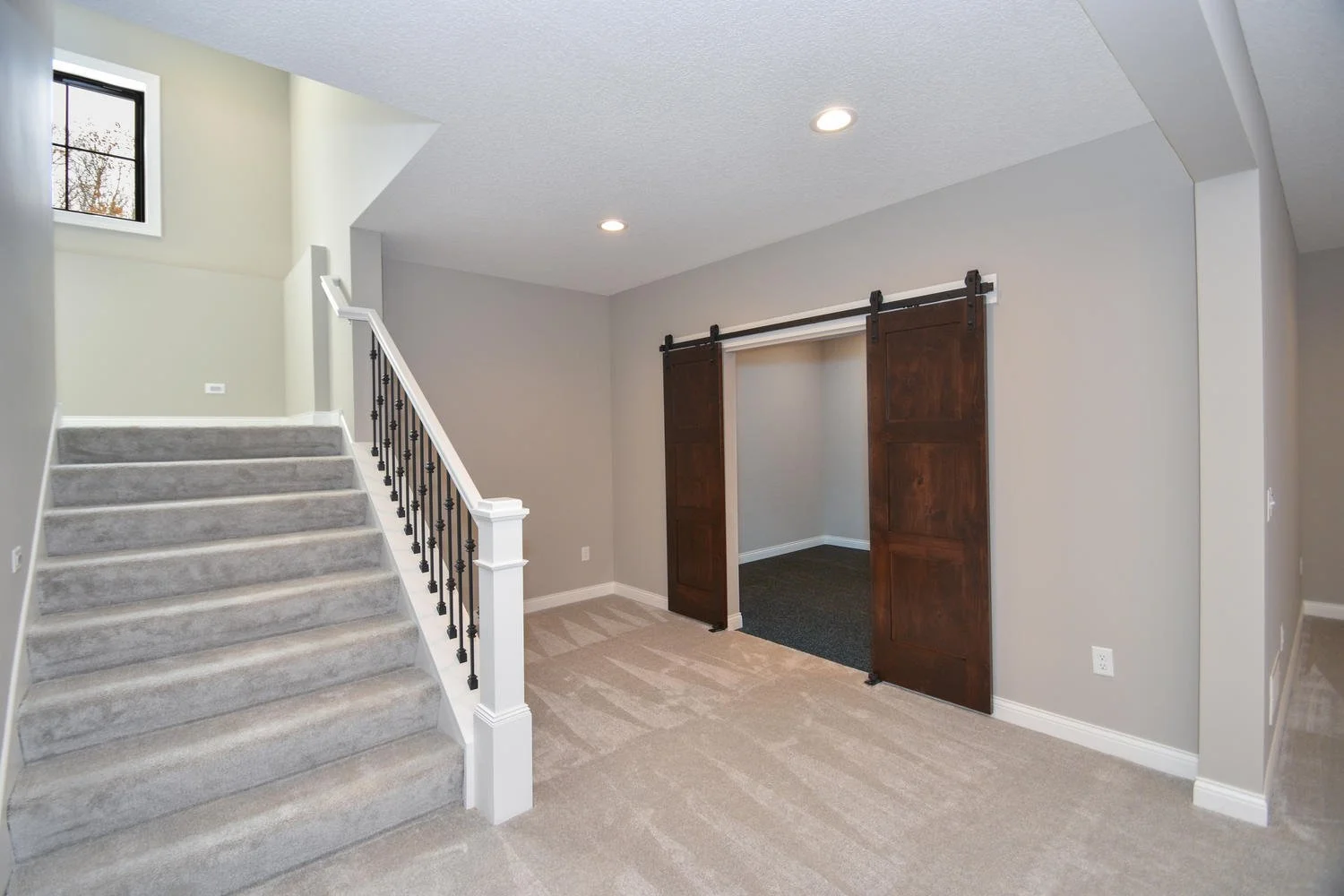 14228 Packard St NE Ham Lake-large-034-25-Staircase-1500x1000-72dpi.jpg