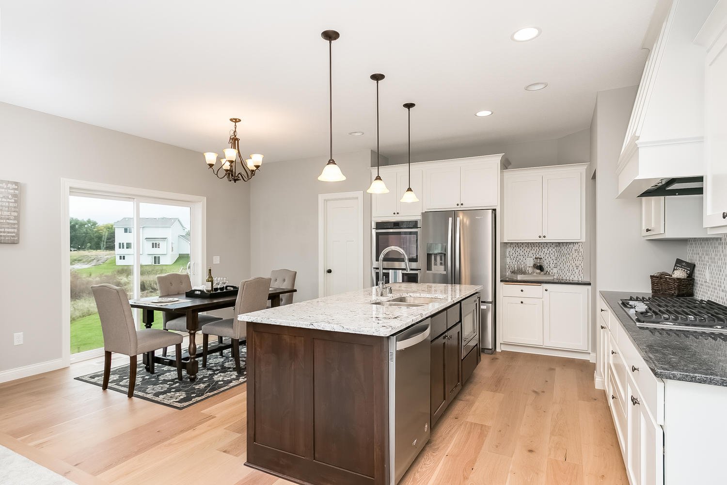 2052 Rosewood Street Lino-large-008-20-Kitchen-1500x1000-72dpi.jpg