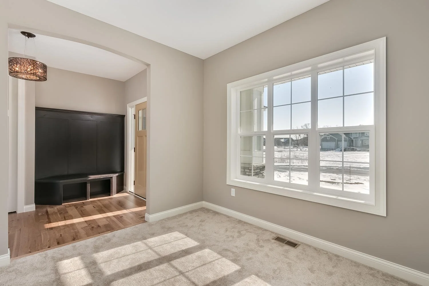 11942 Woodland Pkwy NE Blaine-large-005-26-Front Room-1500x1000-72dpi.jpg