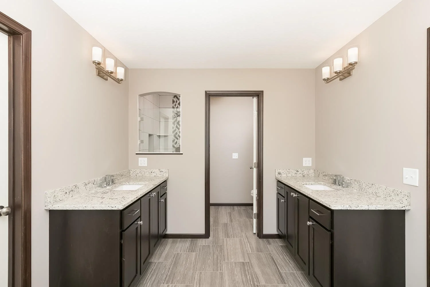 11942 Woodland Pkwy NE Blaine-large-017-4-Master Bathroom-1500x1000-72dpi.jpg