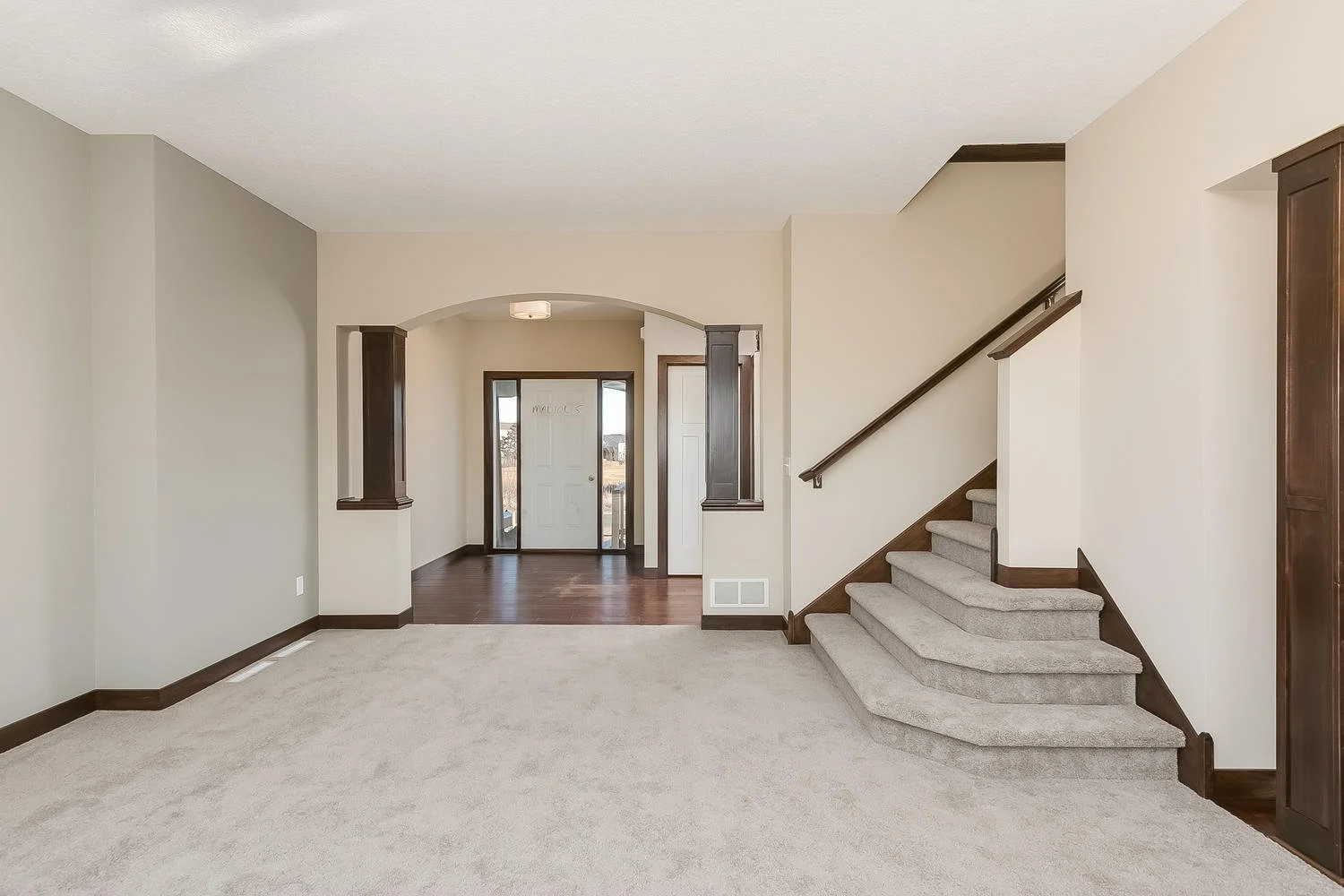 2701 225th Ln NW Oak Grove MN-large-004-11-Foyer-1500x1000-72dpi.jpg