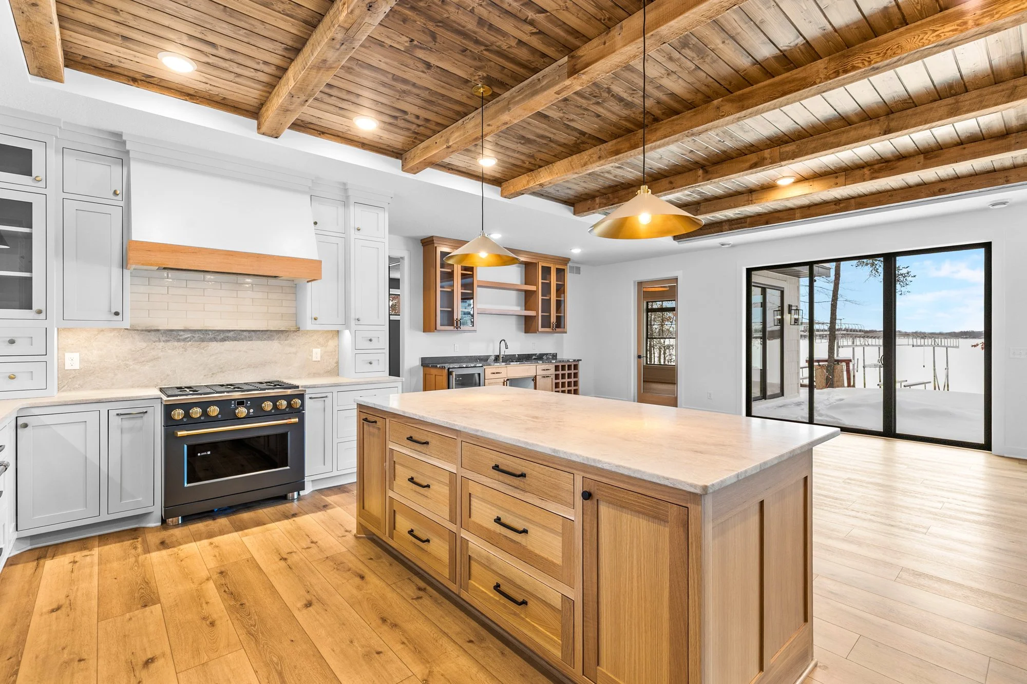 Custom lake home cabin builder on lakefront in Minnesota