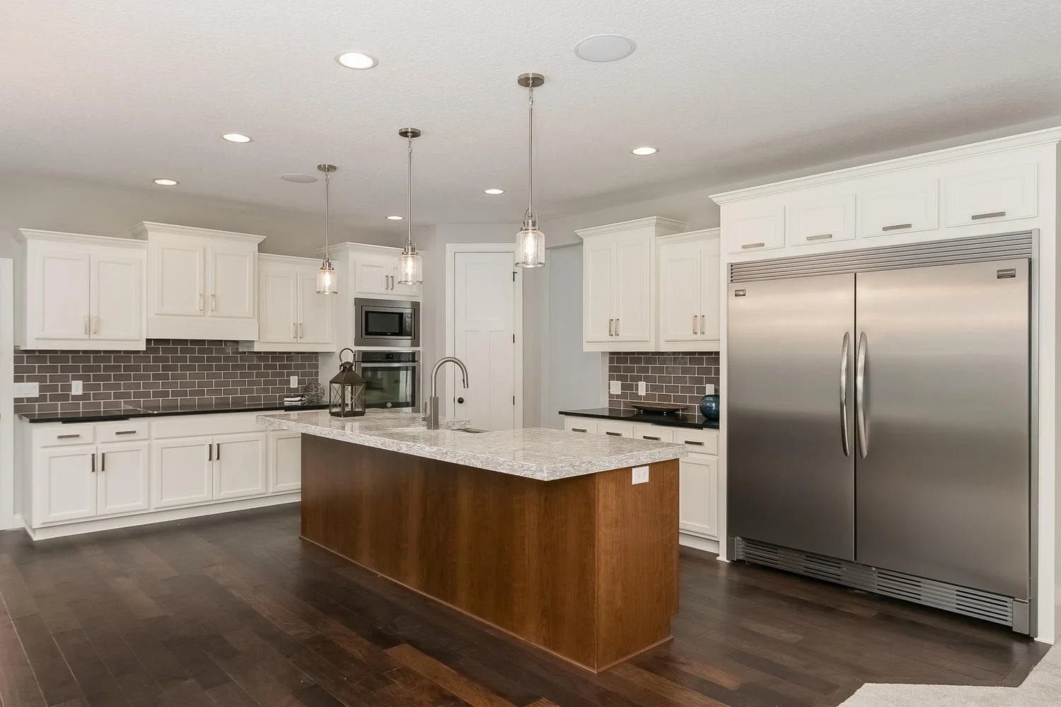 17146 Rendova St NE Ham Lake-large-011-15-Kitchen-1500x1000-72dpi.jpg