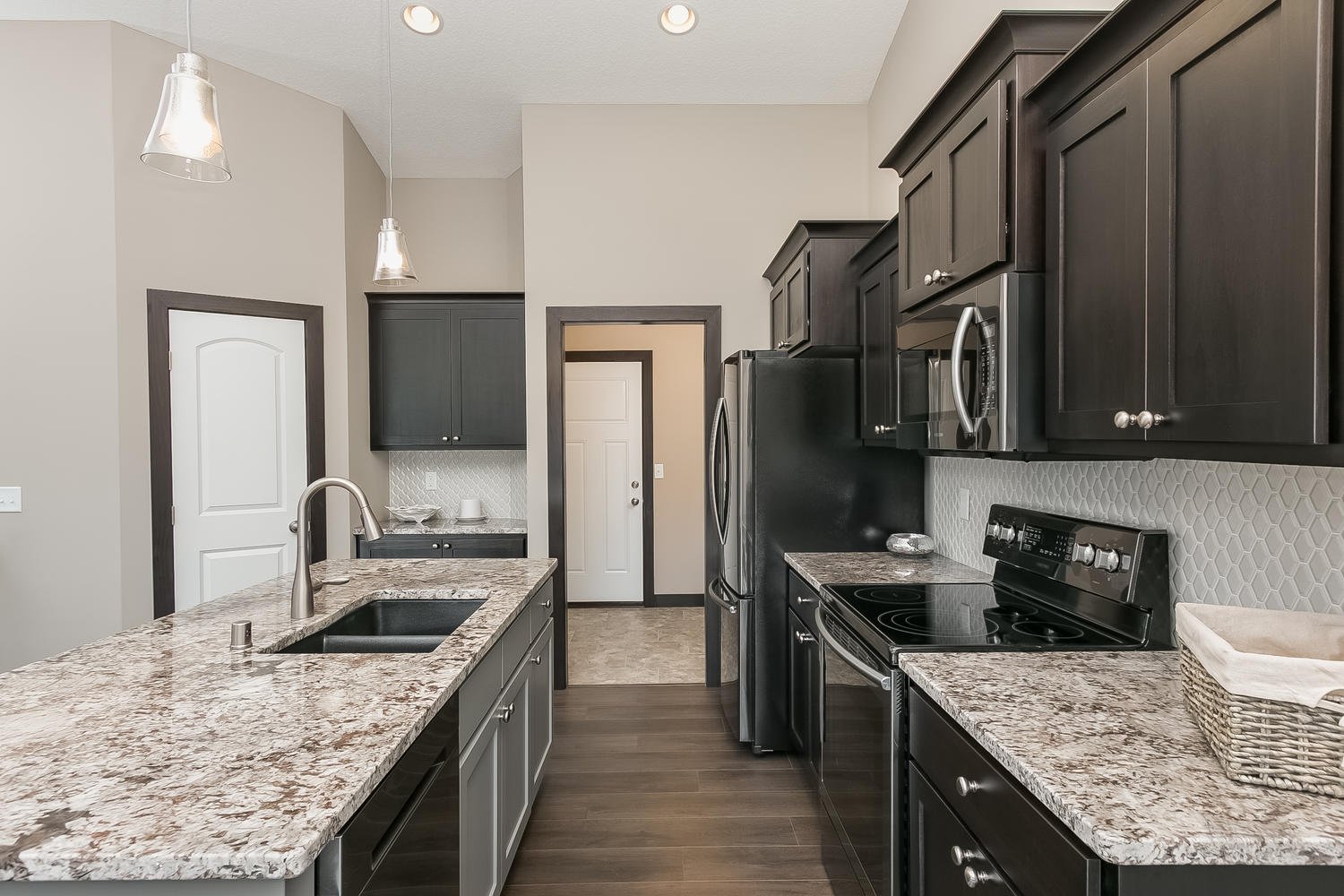 3924 193rd Lane NW Oak Grove-large-014-20-Kitchen-1500x1000-72dpi.jpg