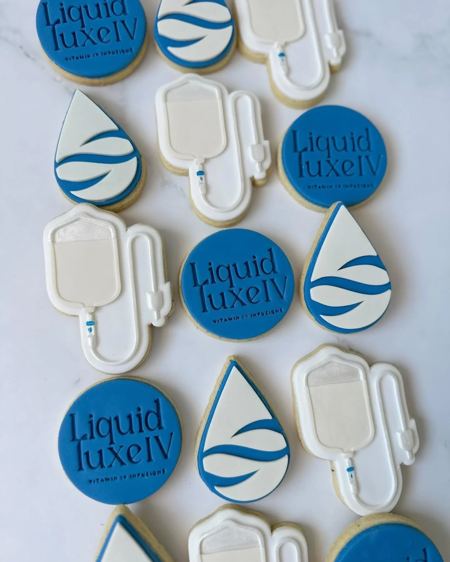 Thank you @nicsbics.sugarcookies for the coolest sugar cookies we&rsquo;ve ever seen! 😍💙💧

@anewcreativedesign @supportlocal.withkellie 
#townsvilleshines #supportlocaltownsville #ivvitamintherapy #ivdrip #ingham #burdekin