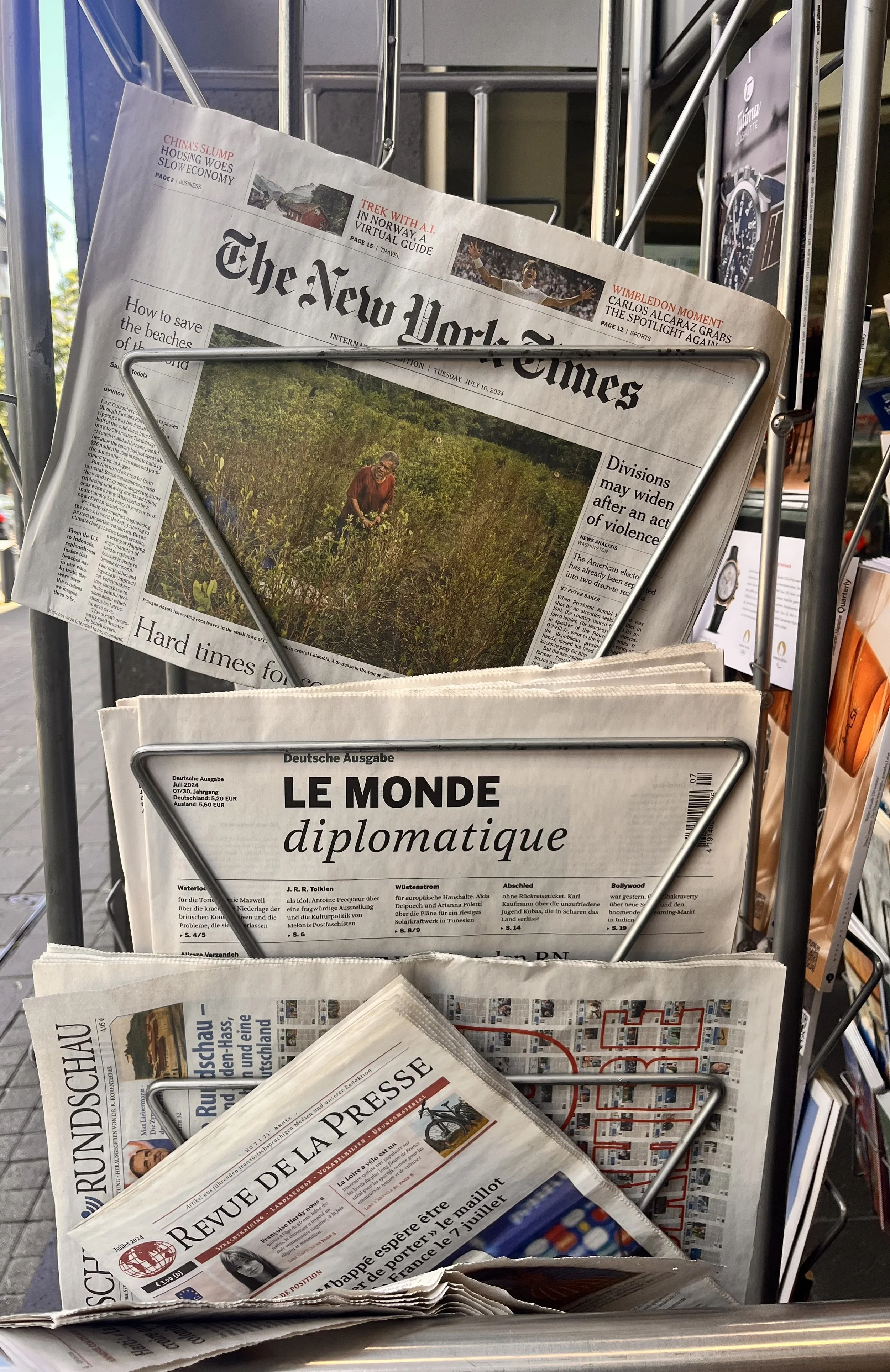 Behind the Rhizome: Language on Holiday Anthology 
