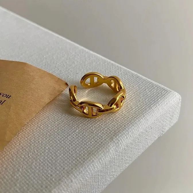 new pieces just dropped, shop now! 

#jewelry #jewelrydesign #jewelrygram #jewelrylover #jewelryartist #bracelet #braceletstacks #earrings #jewelrytrends #goldjewelry #cleangirljewelry #silverjewelry #goldbracelet #cloverbracelet #necklace #heartneck