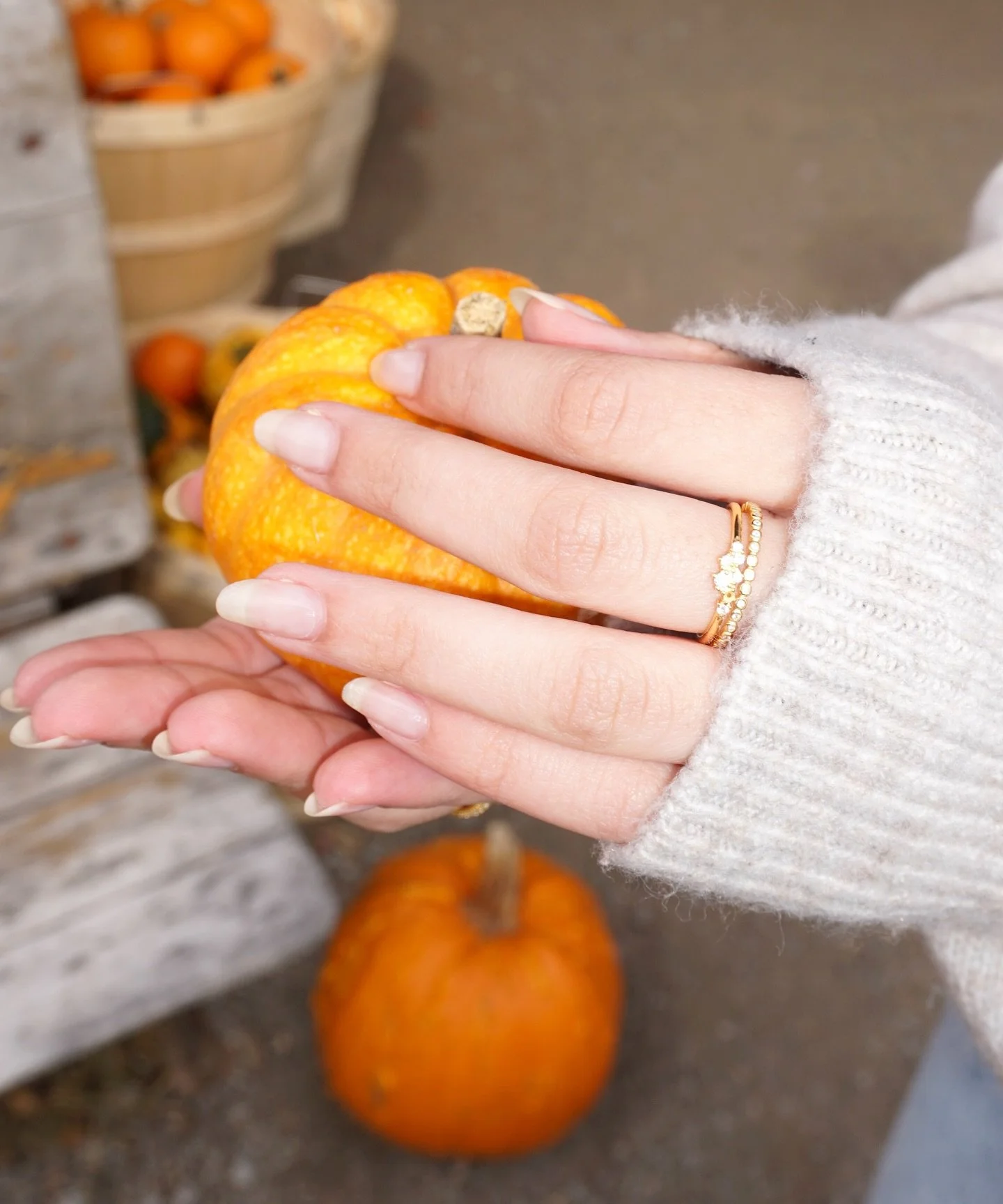 shop now! 

#jewelry #jewelrydesign #jewelrygram #jewelrylover #jewelryartist #bracelet #braceletstacks #earrings #jewelrytrends #goldjewelry #cleangirljewelry #silverjewelry #goldbracelet #cloverbracelet #necklace #heartnecklace #tarnishfreejewelry 