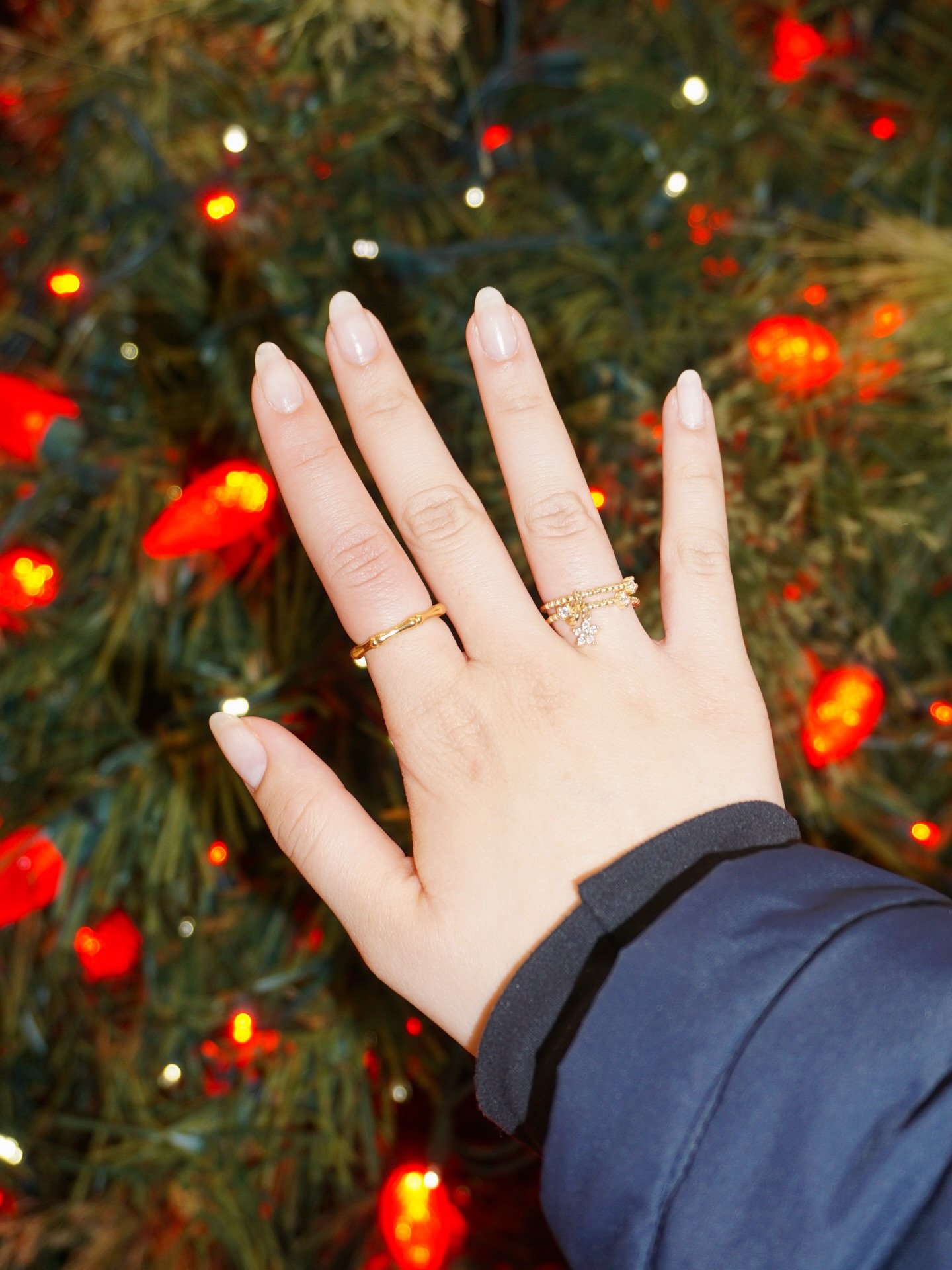 🎄

#jewelry #jewelrydesign #jewelrygram #jewelrylover #jewelryartist #bracelet #braceletstacks #earrings #jewelrytrends #goldjewelry #cleangirljewelry #silverjewelry #goldbracelet #cloverbracelet #necklace #heartnecklace #tarnishfreejewelry #waterpr