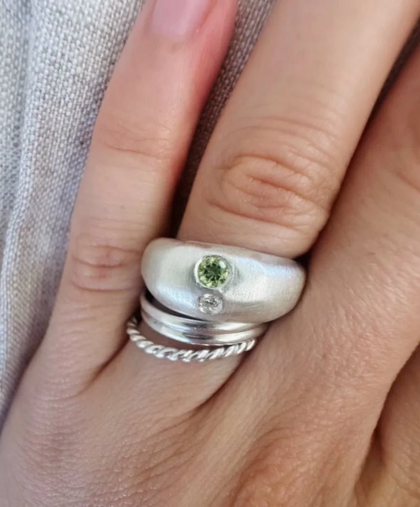 A little wax-carved piece 💚
Carved by hand, cast in silver, and finished with her choice of stones.
Made by her, for her. ✨

One of the many possibilities from our Wax Carving Workshop.

#waxcarving #workshop #jewelrymaking #whattodoinla #couplegoal
