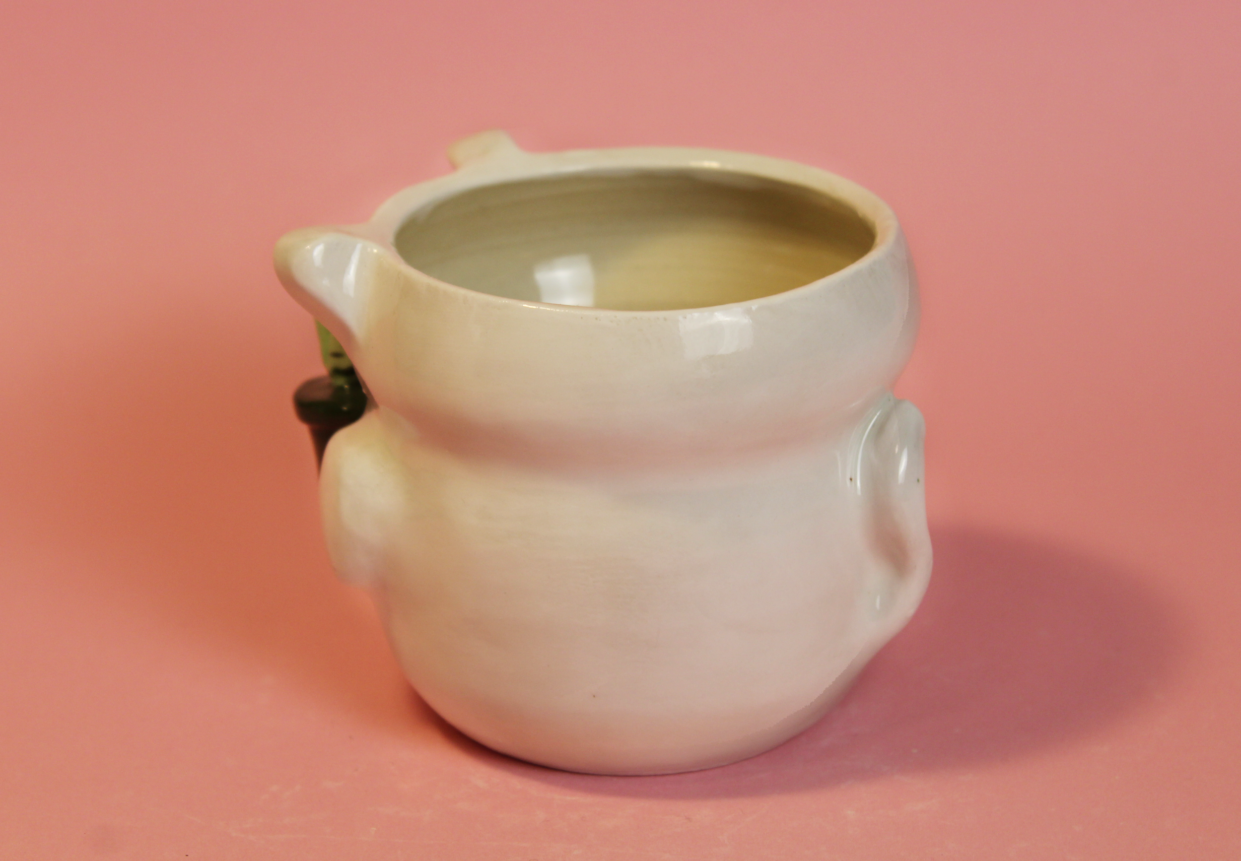 White cat pot back.png
