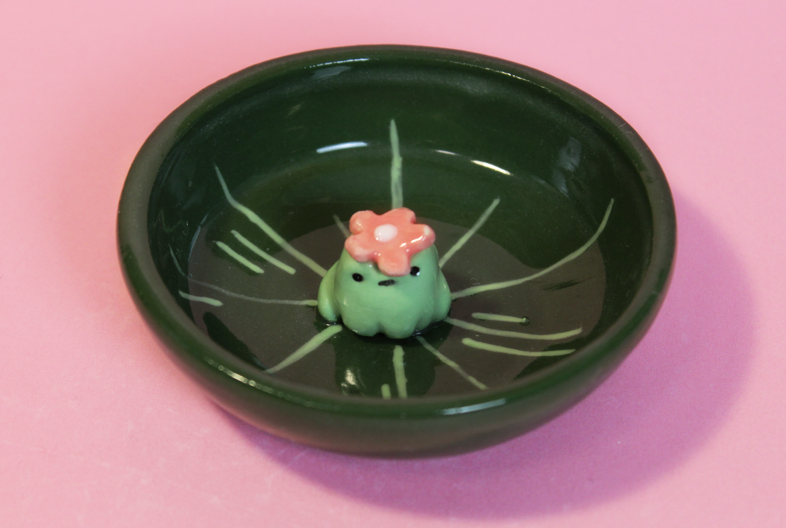 Frog dish top.png