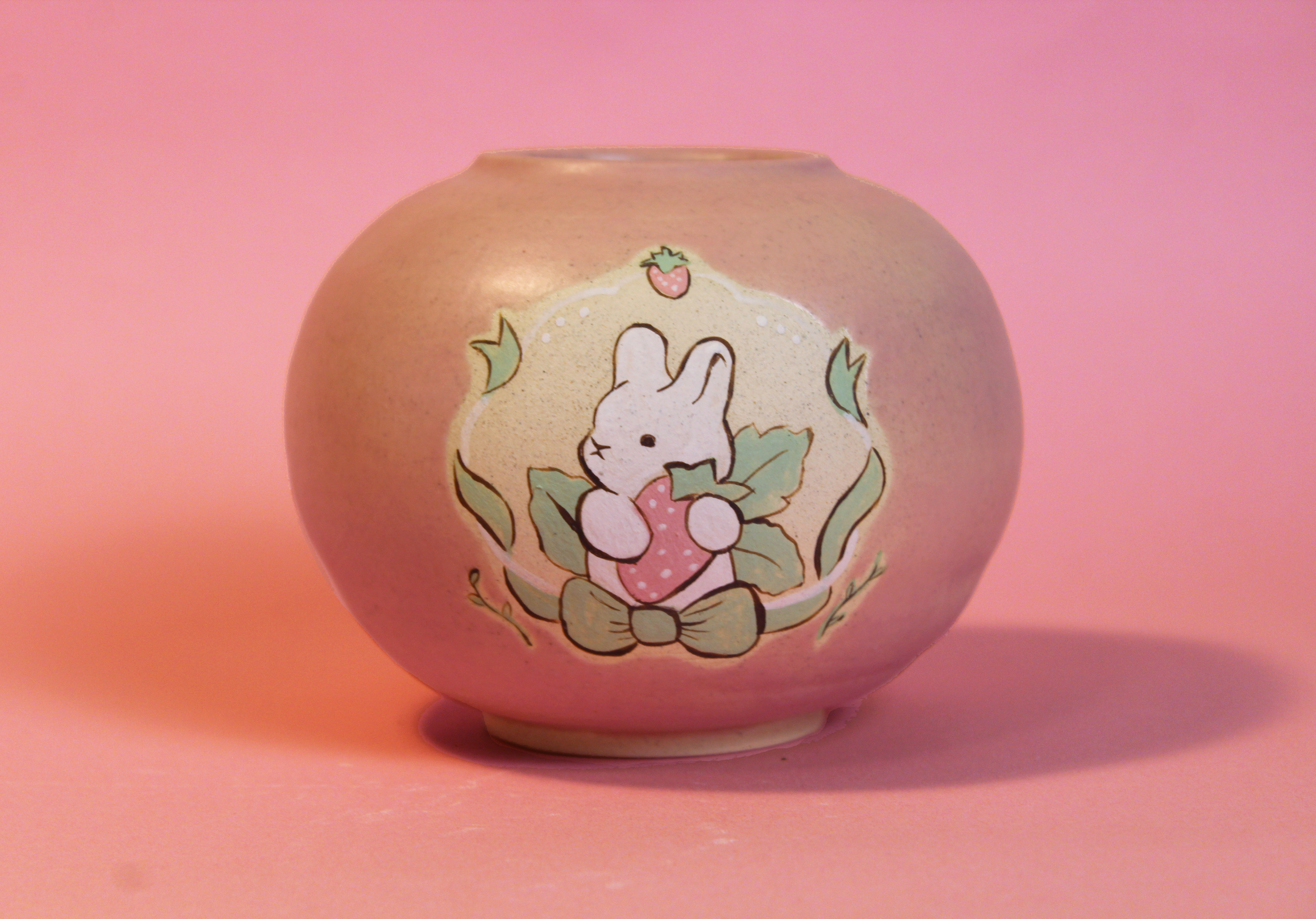 bun vase front - small.png