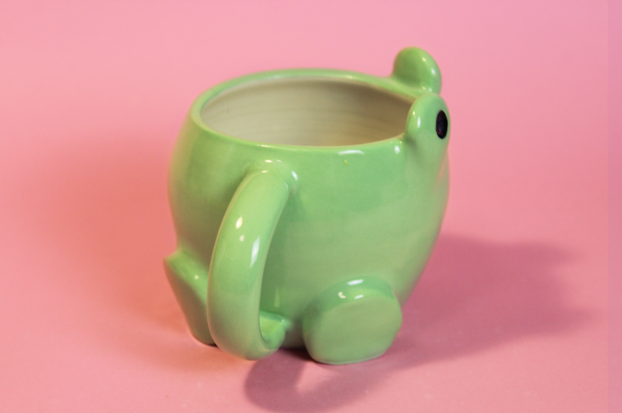 Frog mug side.png