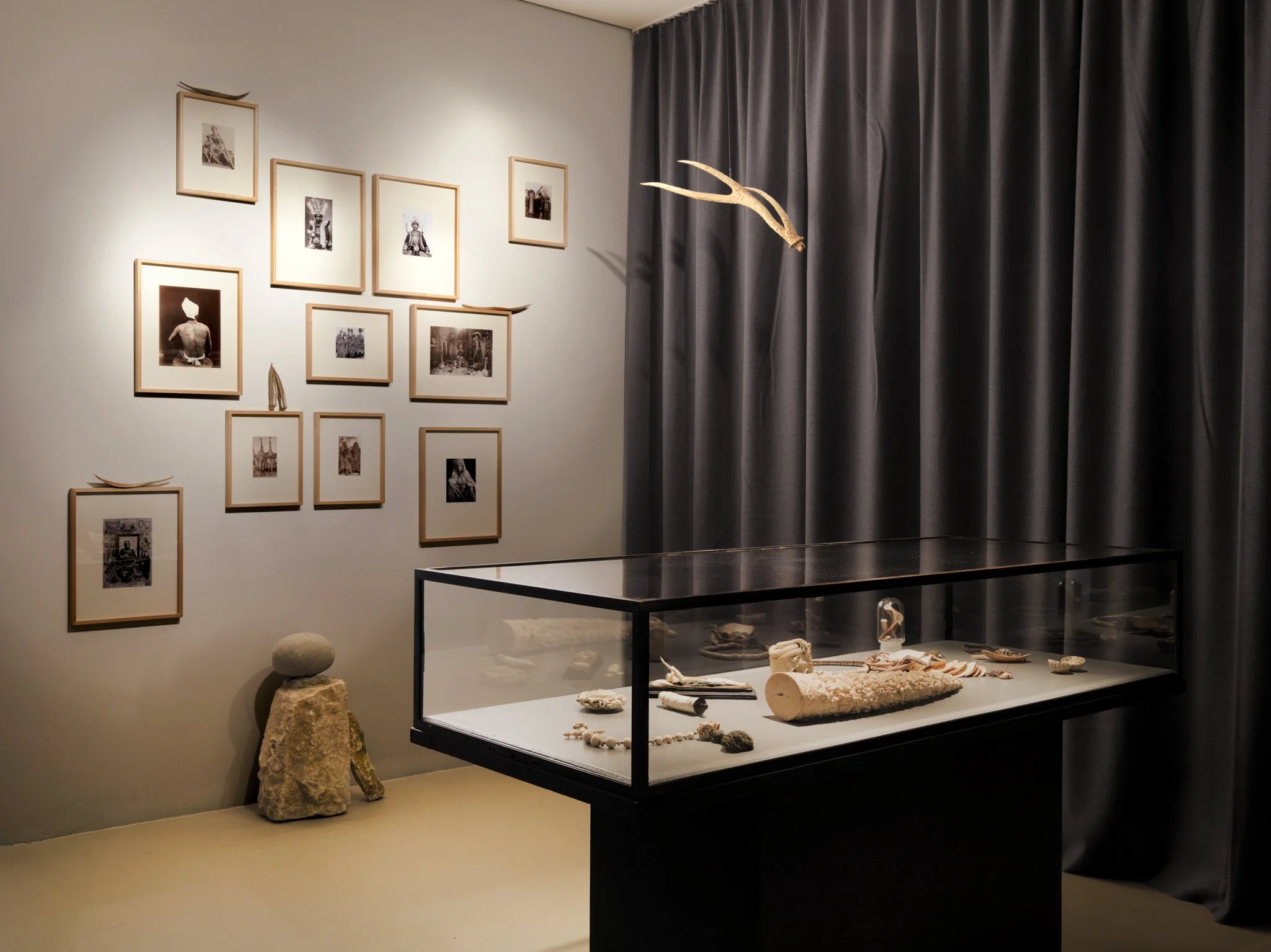 Dried_Dew_Drops-Kirstine_Roepstorff-Museum_fur_Gegenwatskunst_Kunstmuseum_Basel-2010-1.jpg