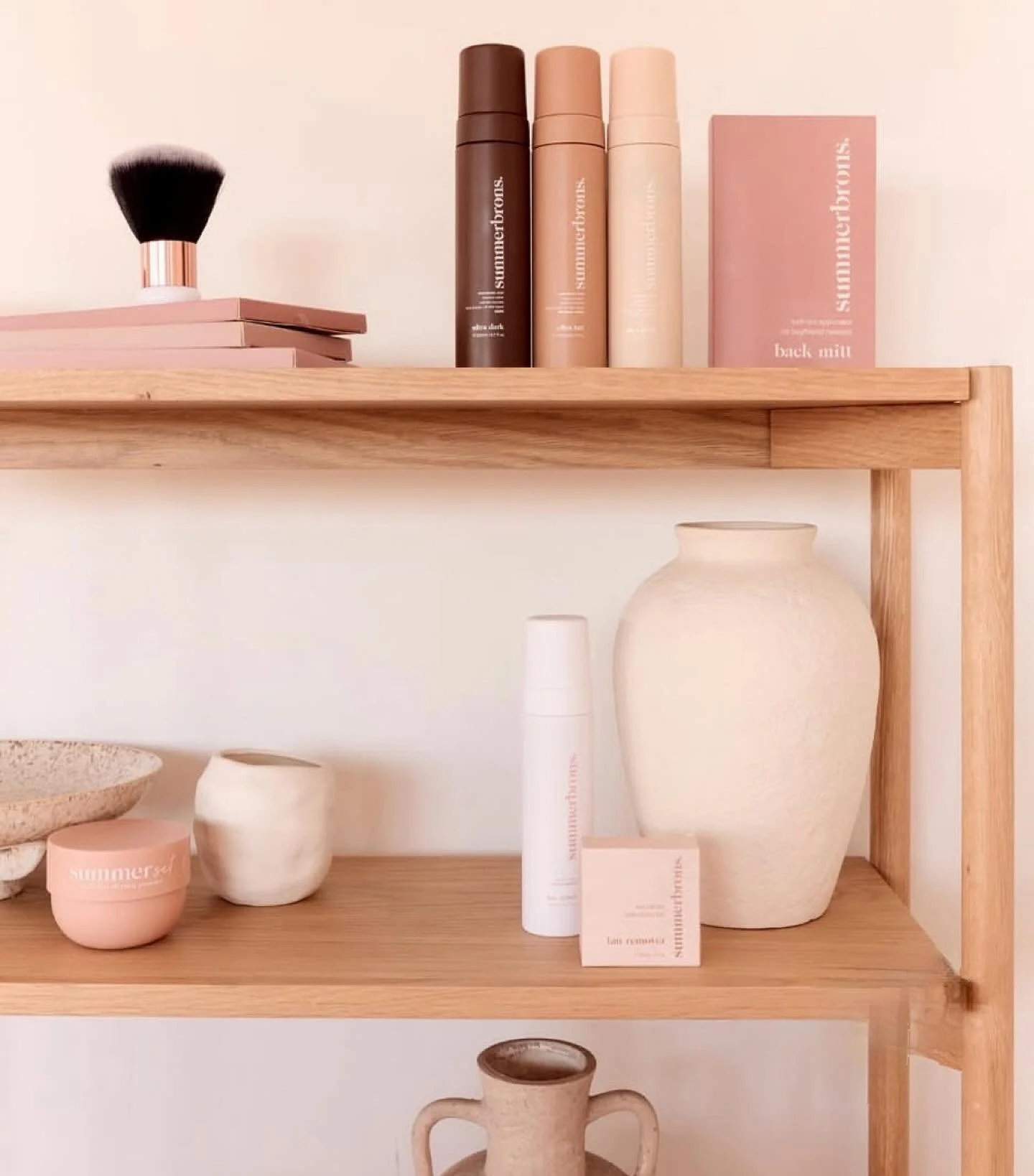 don&rsquo;t let your summer fade. 
Keep your radiant tan through autumn with summerbrons. tanning mousse and glow mist.
Now available at Skin Alchemi.