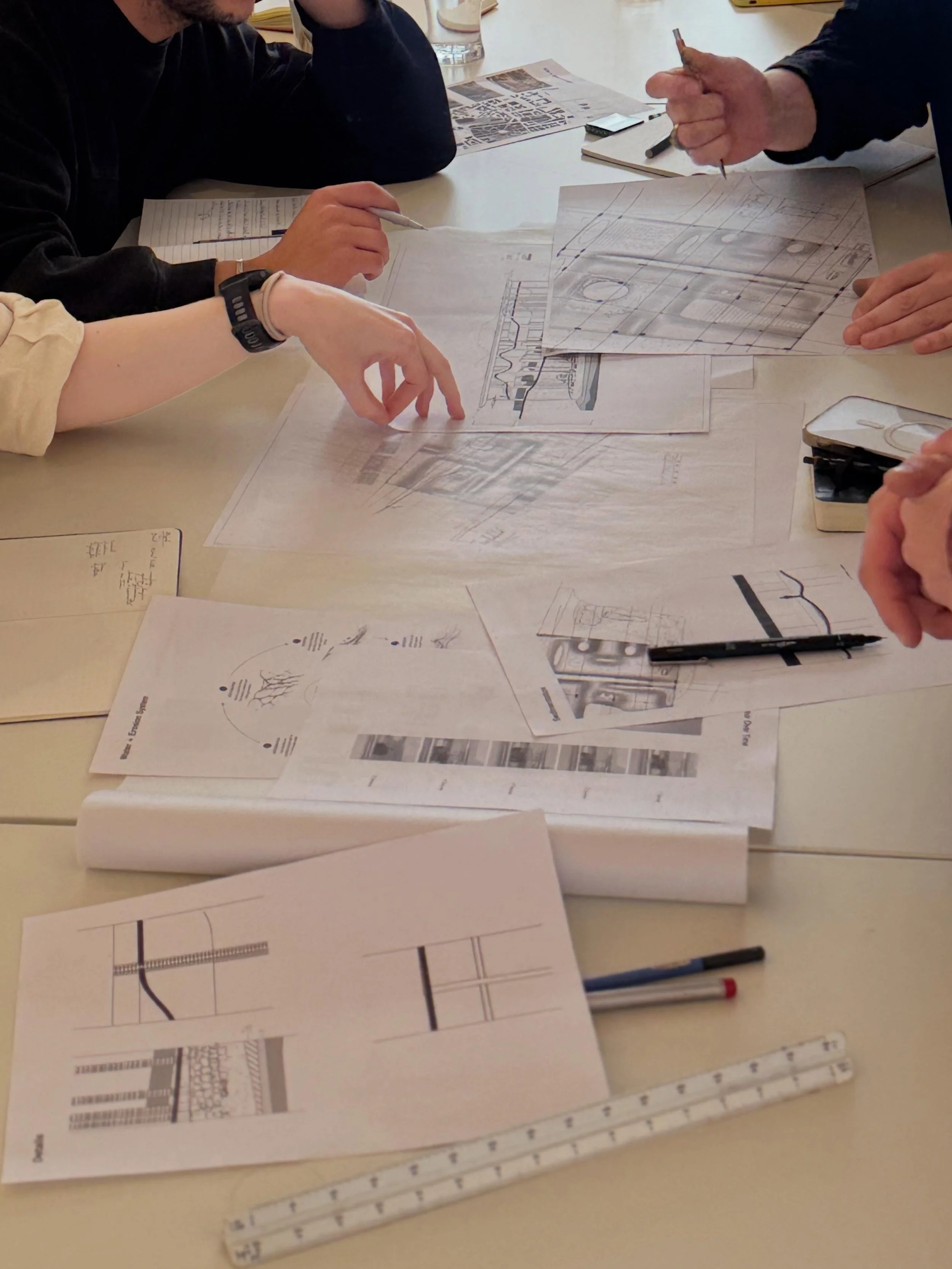 T3 Roundtables took place at the AIP, where Y1 and Y2 students presented the ongoing development of their projects and engaged in critical discussions with tutors and guest juries ahead of final reviews.

As the term progresses, the roundtables marke