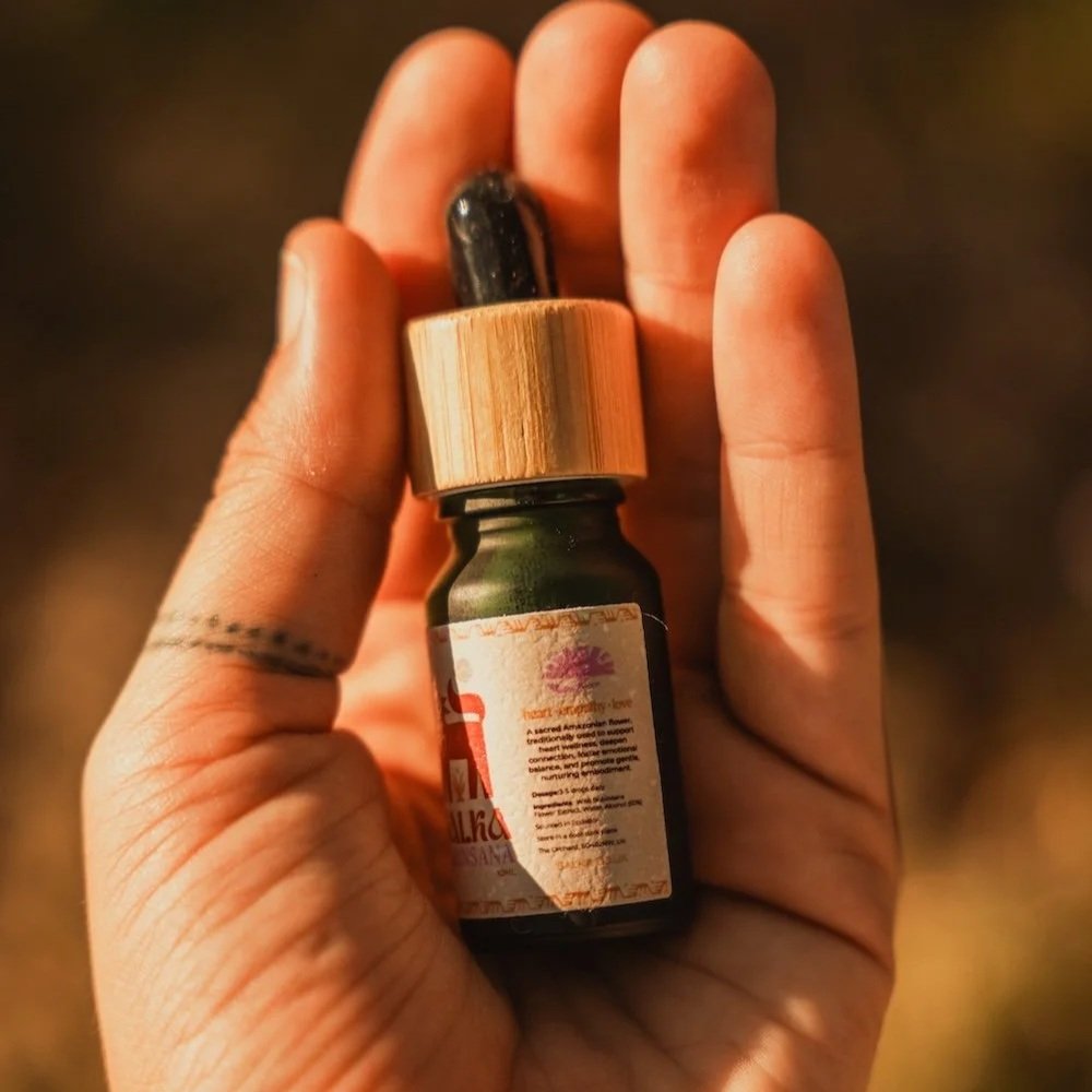 Salka bobinsana tincture product in the palm of a hand