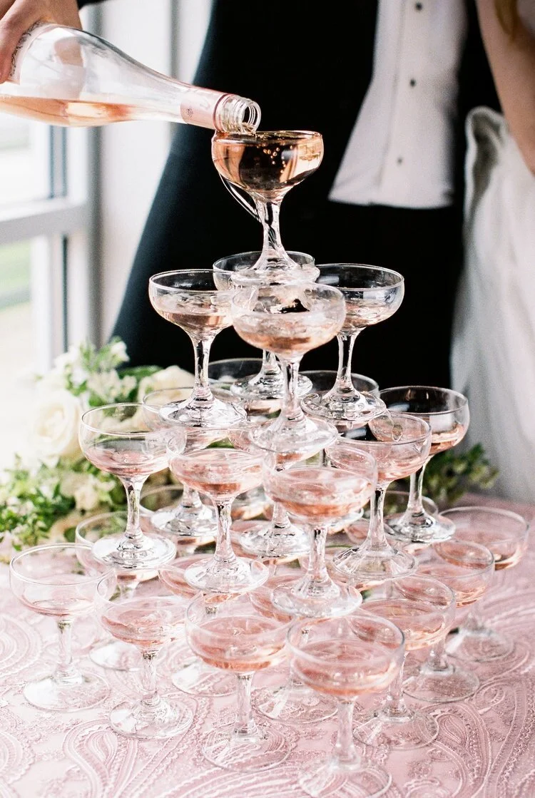 5 Ways To Incorporate Champagne Throughout Your Wedding